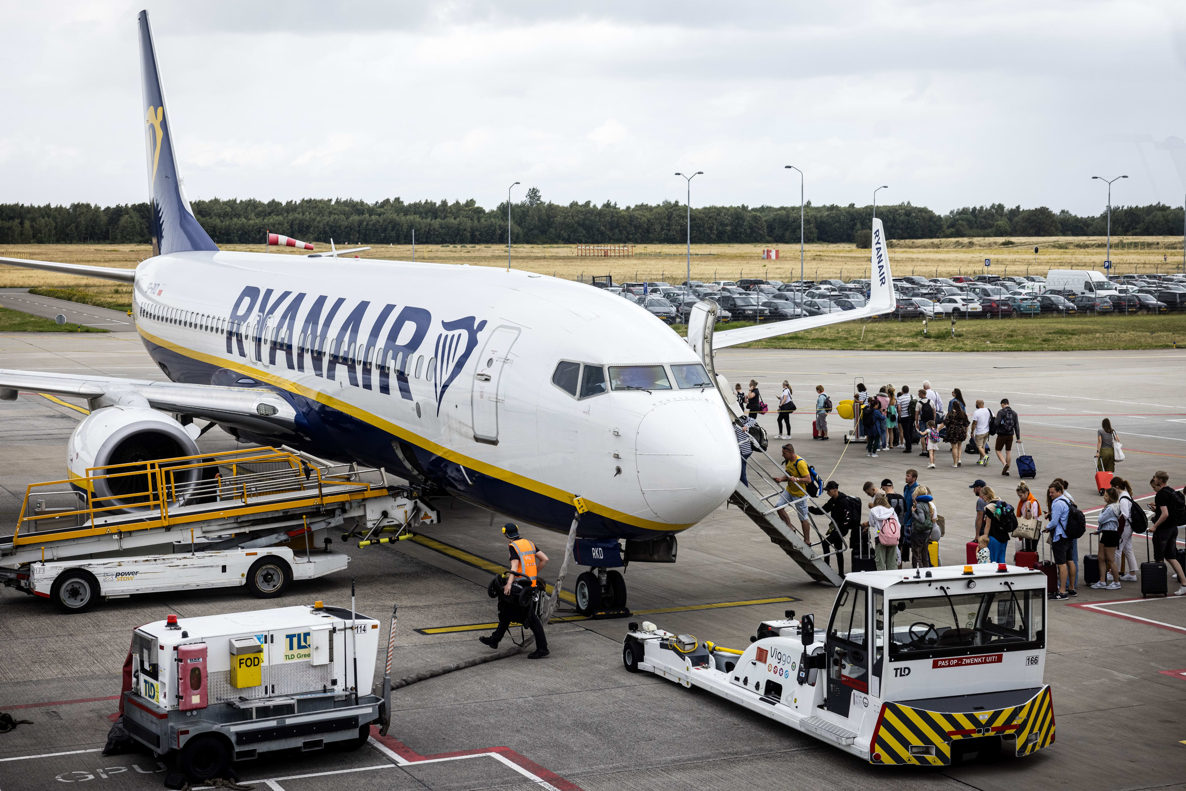Dronken steward zorgt voor urenlange vertraging: Ryanair moet passagiers 400 euro betalen