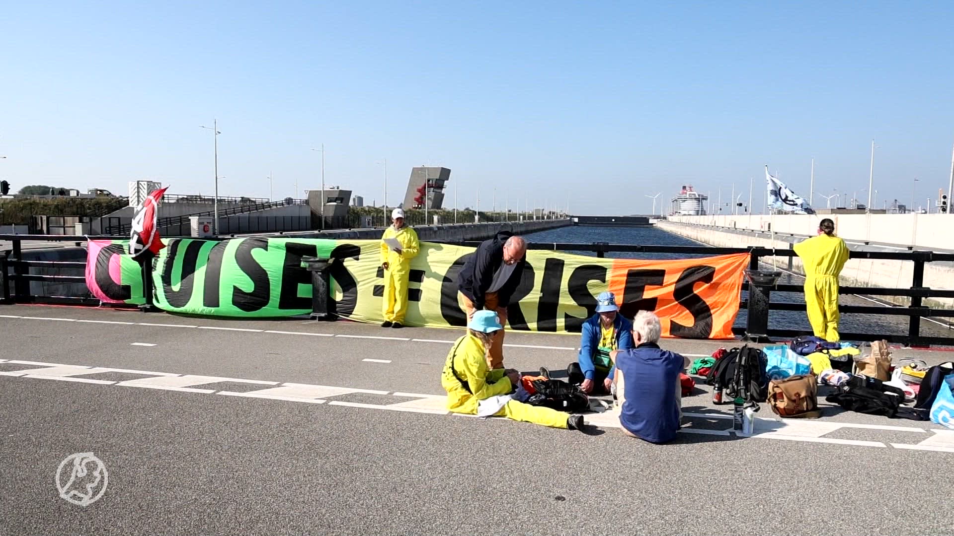 Extinction Rebellion weer weg van zeesluis IJmuiden