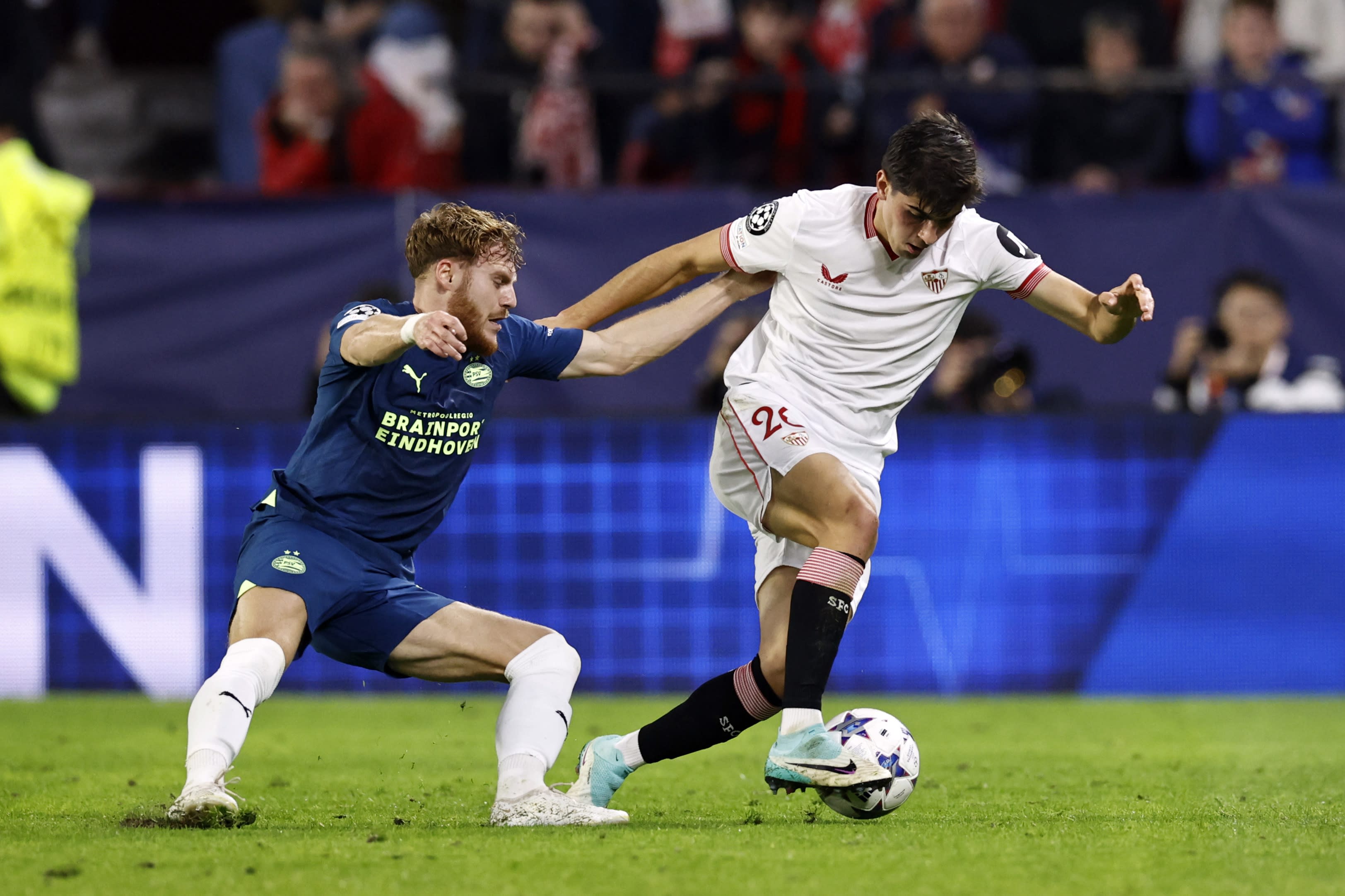 PSV draait wedstrijd tegen Sevilla totaal om, overwintering lonkt