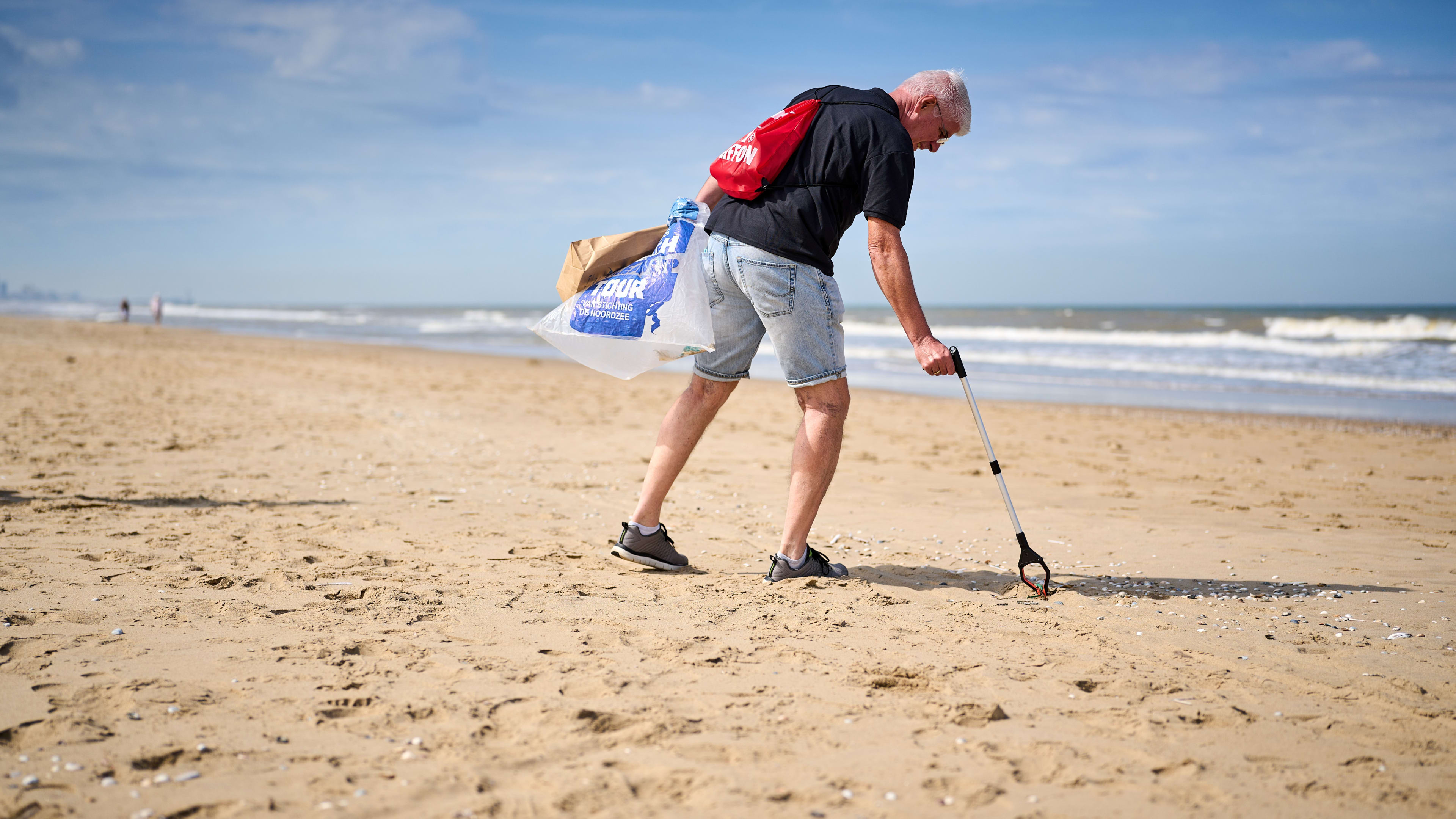 Roken vanaf dit weekend verboden op deel strand Scheveningen