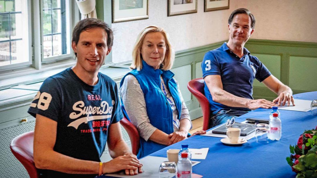 Rutte hoopt dat formatieweekend zicht op doorbraak brengt: 'Relatie met Kaag stuk beter'