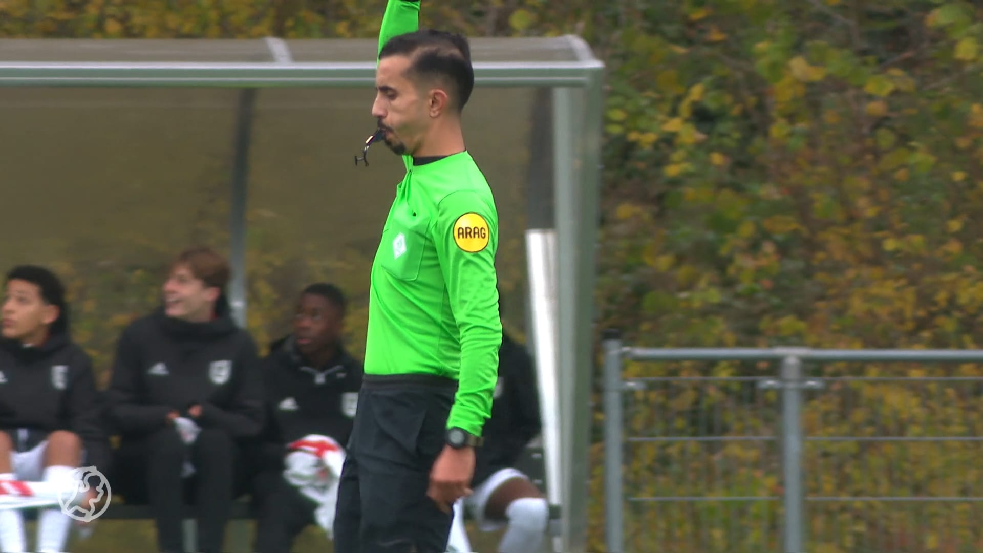 Voetbalclub leidt statushouders op tot scheidsrechters: ‘We hebben er zelfs te veel!’