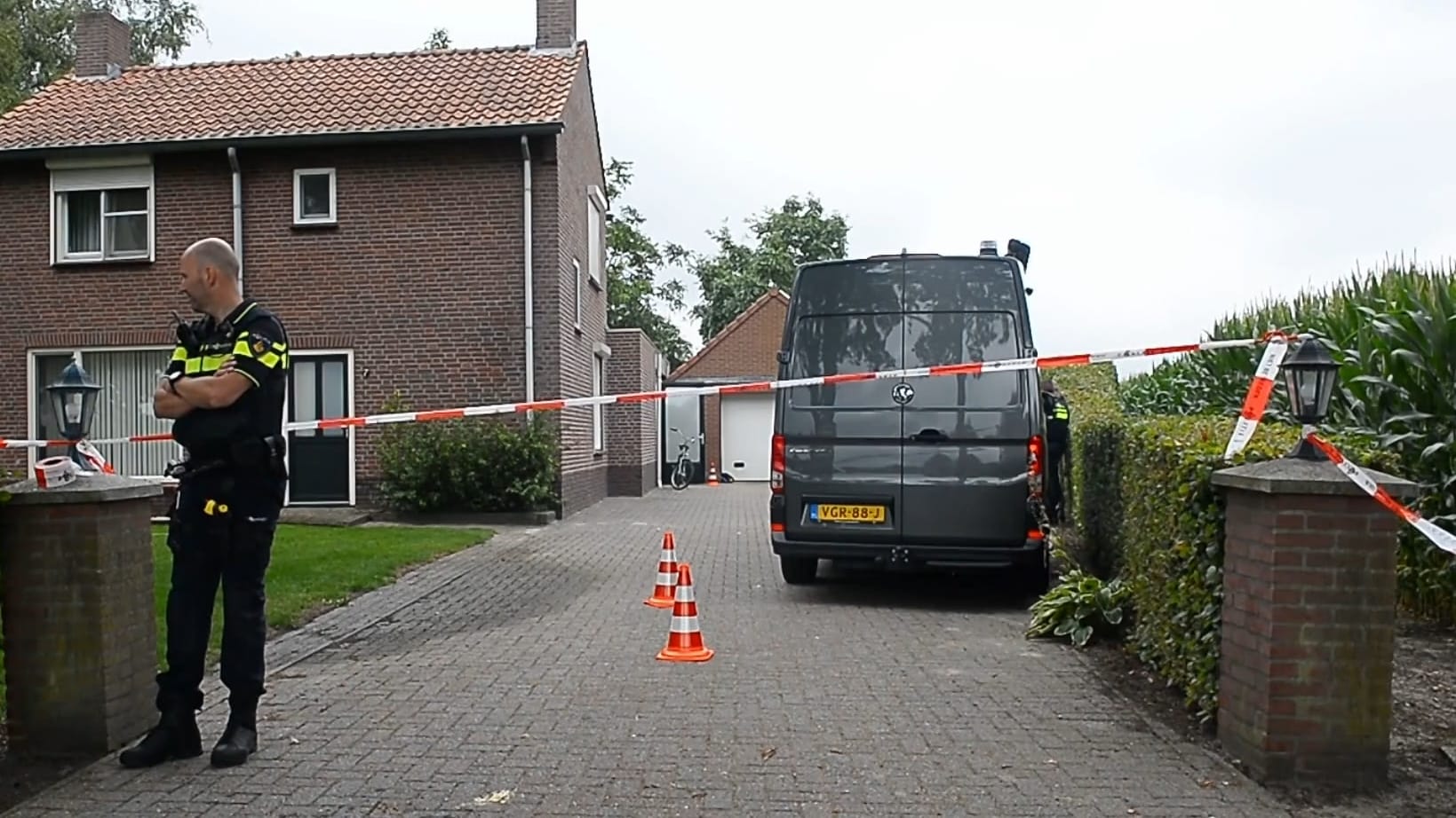 Man zwaargewond gevonden in woning Helenaveen, mogelijk gewelddadig overvallen