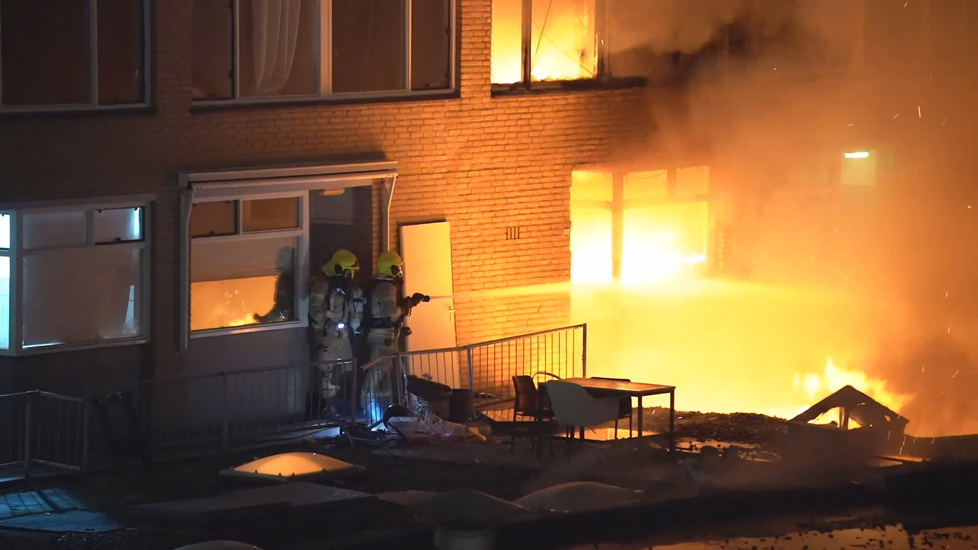 Grote ravage na explosie en brand appartementencomplex Rotterdam