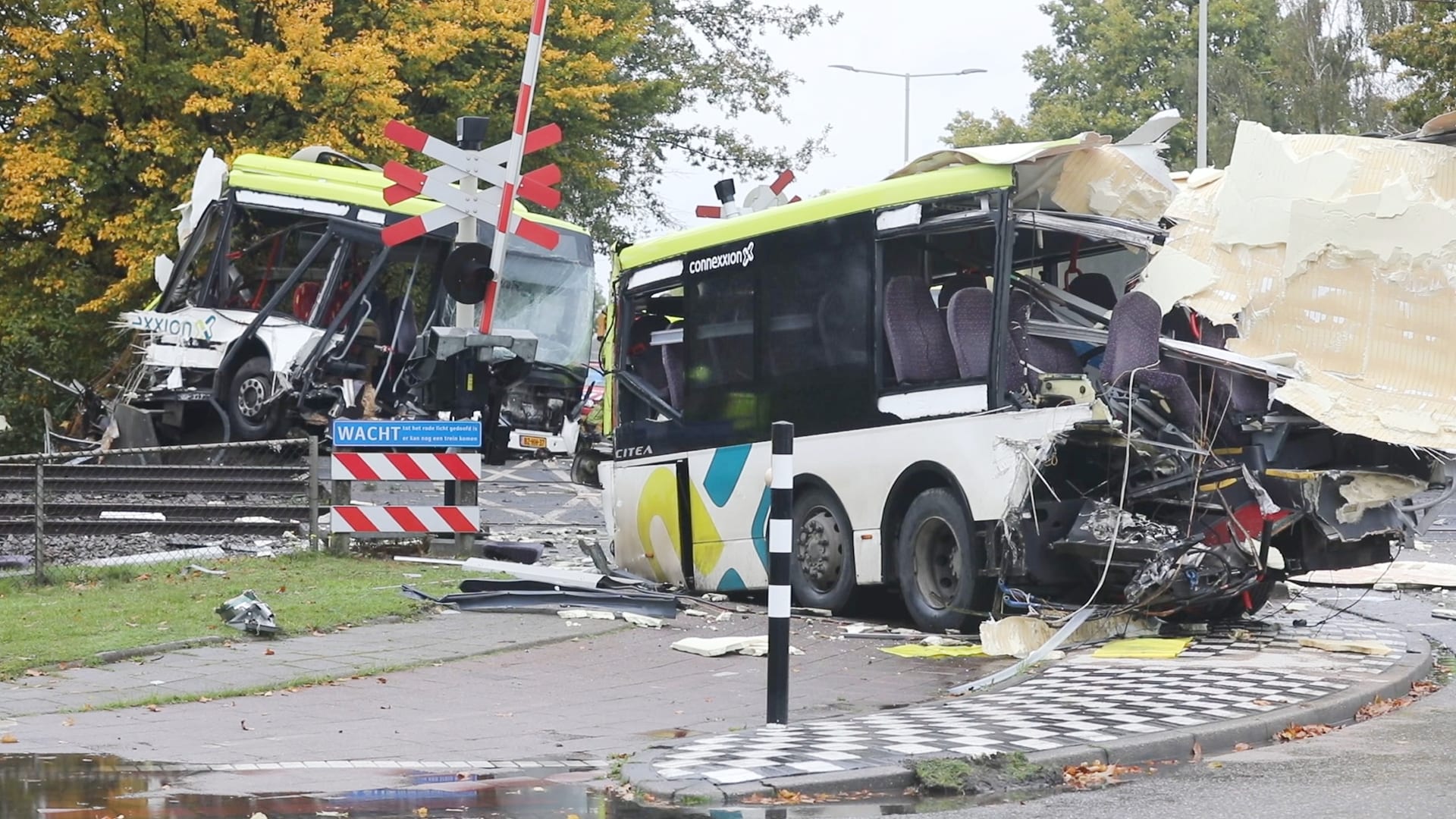 Door trein geramde bus net klaar met dienst: 'Gelukkig geen slachtoffers'