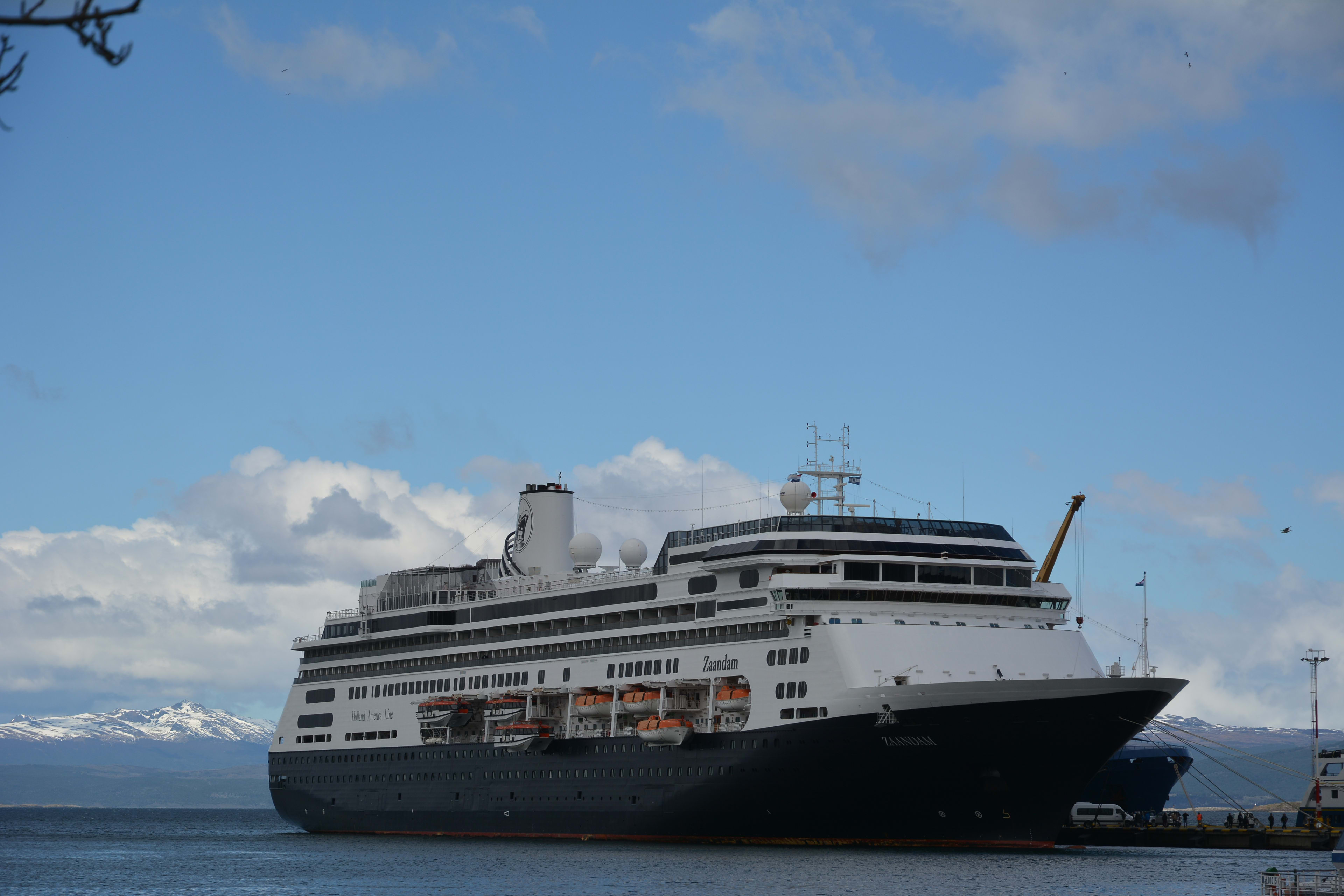 'VS evacueren passagiers vanaf cruiseschip Zaandam'