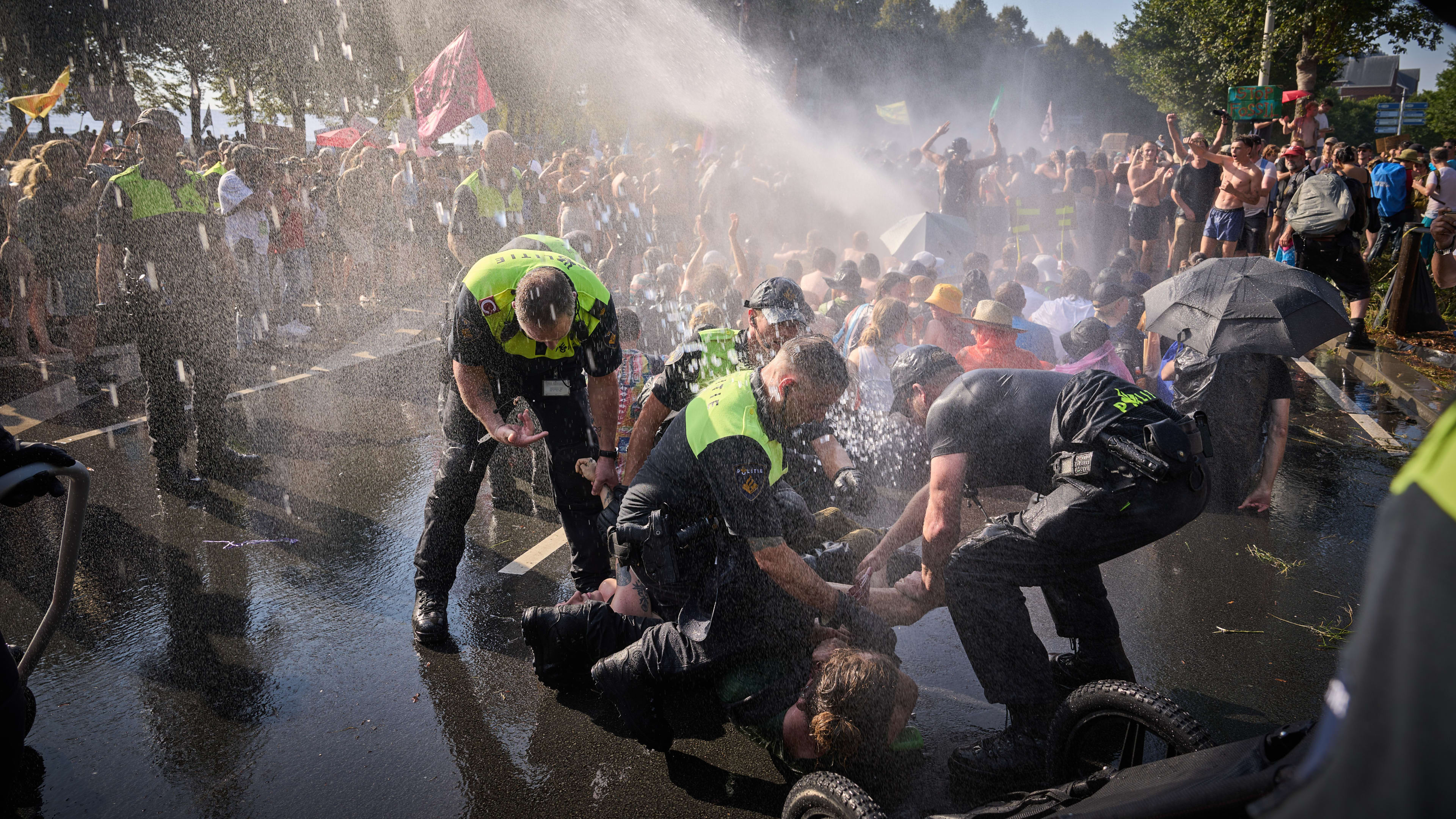 Rechter: waterkanon mag worden ingezet bij toekomstige A12-blokkades