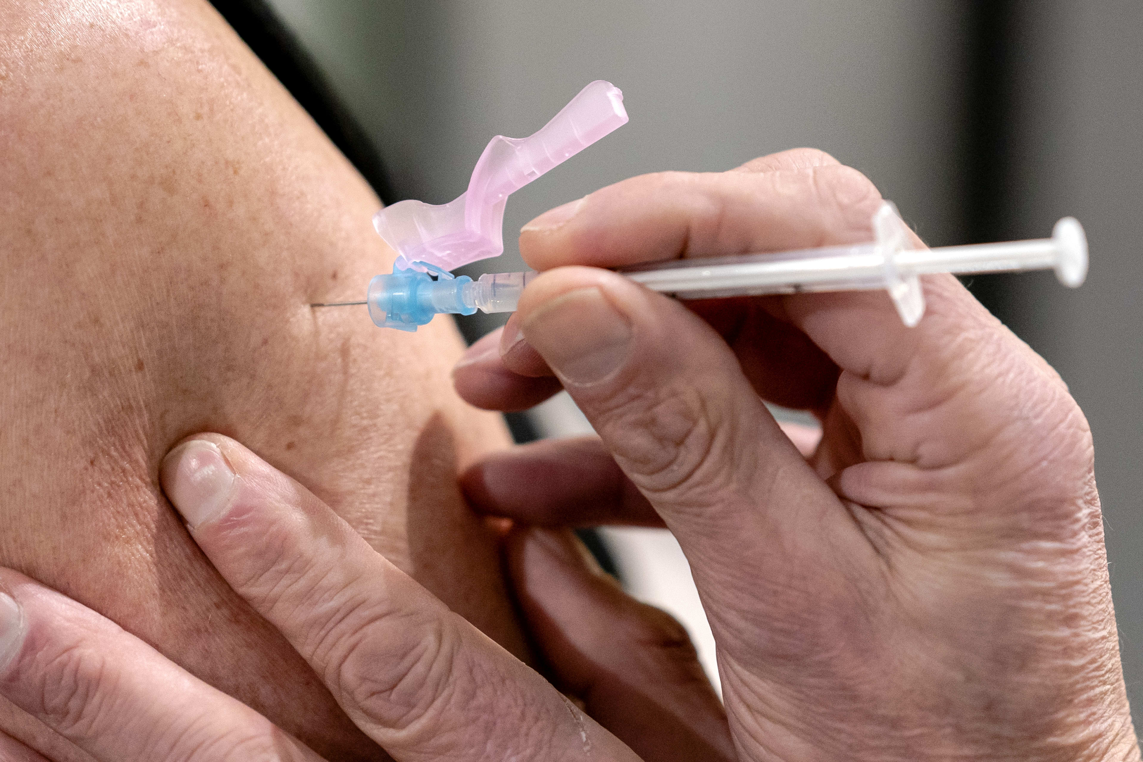 Nederland is het eens met ic-artsen: 'Vaccineer mensen tussen de 50 en 75 eerst'