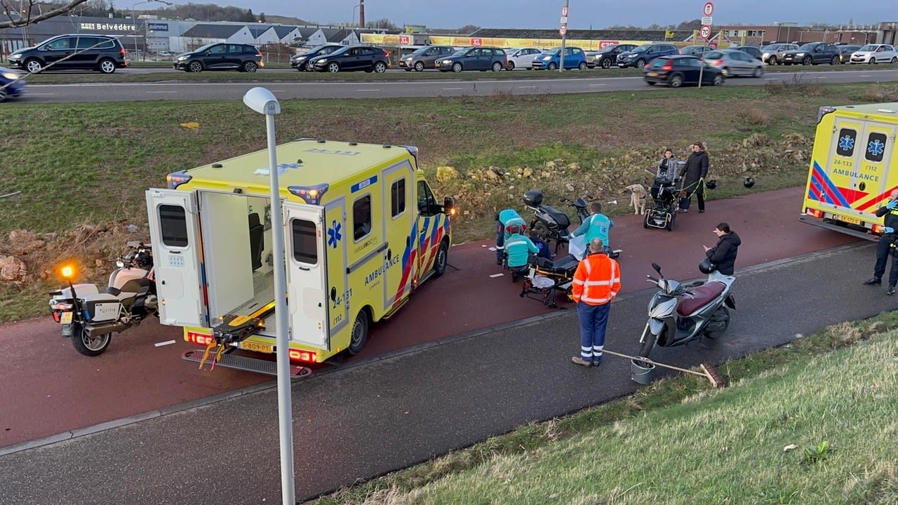 Ernstig ongeval in Maastricht: scooter en rolstoel op elkaar gebotst, twee gewonden