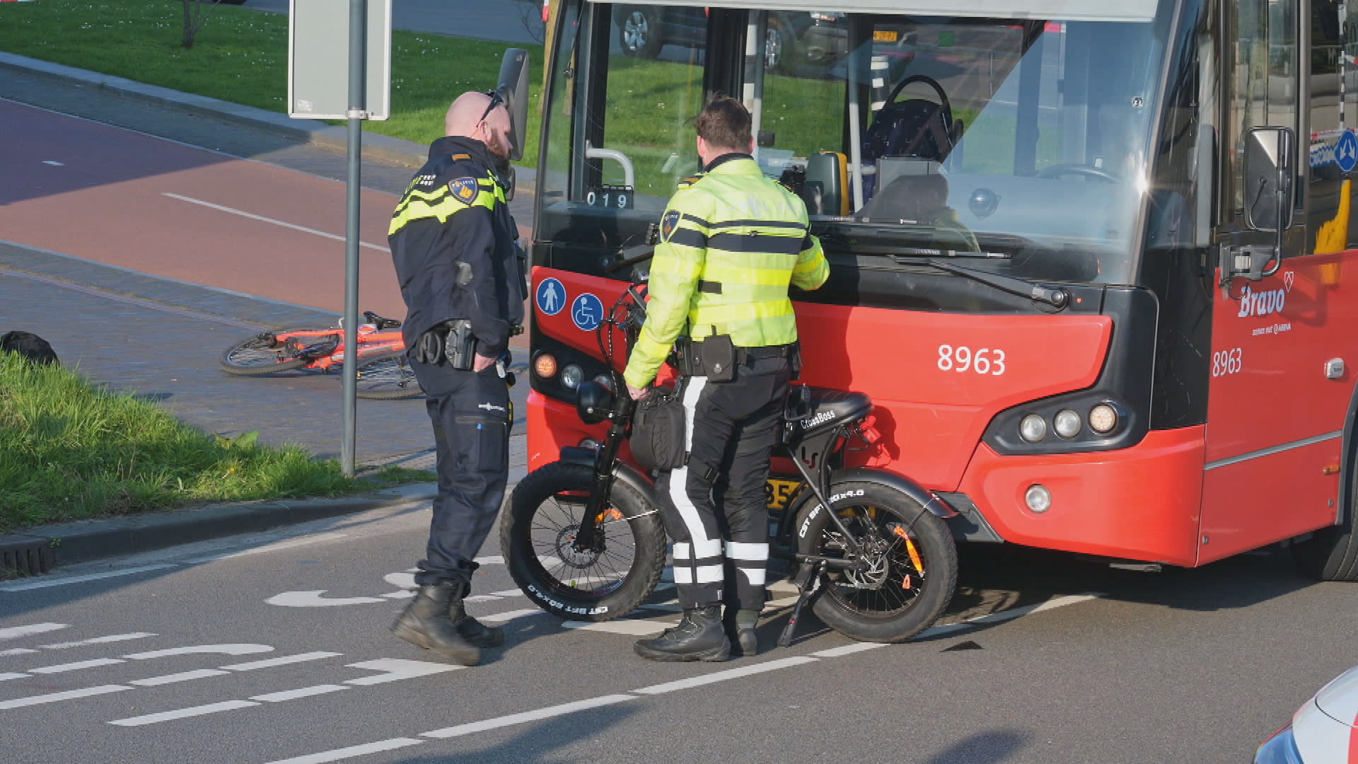 Jongen (15) op fatbike zwaargewond na aanrijding met lijnbus in Breda
