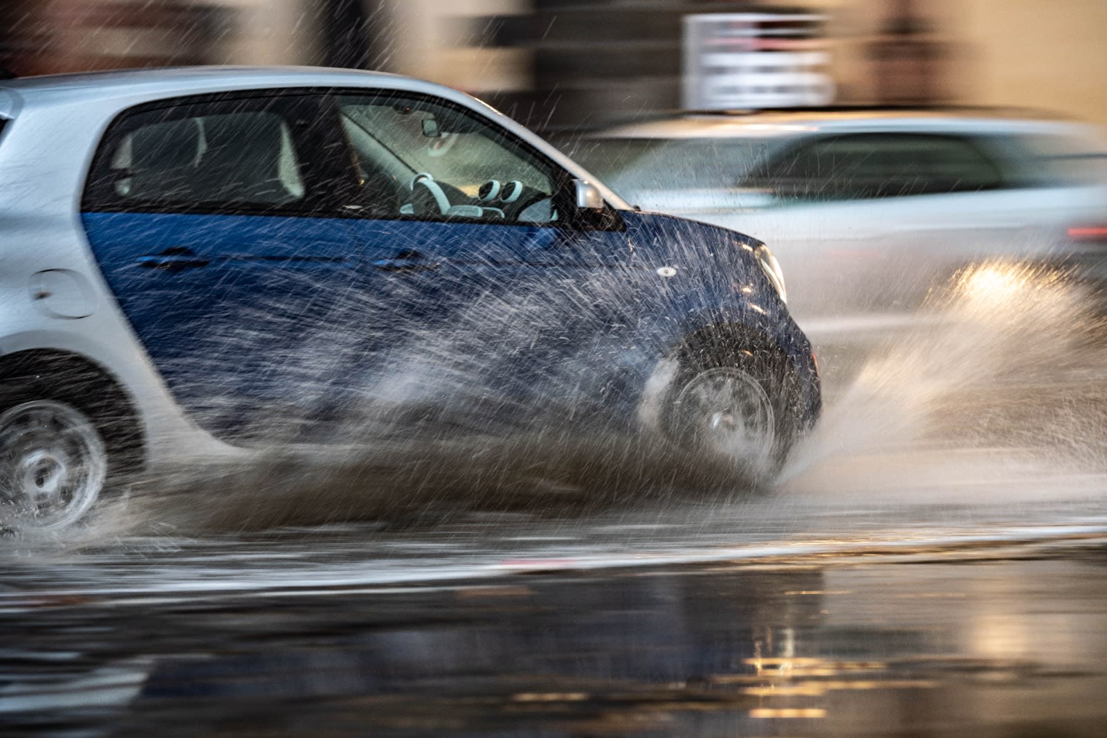 Rijkswaterstaat waarschuwt voor gevaar op de weg door code oranje