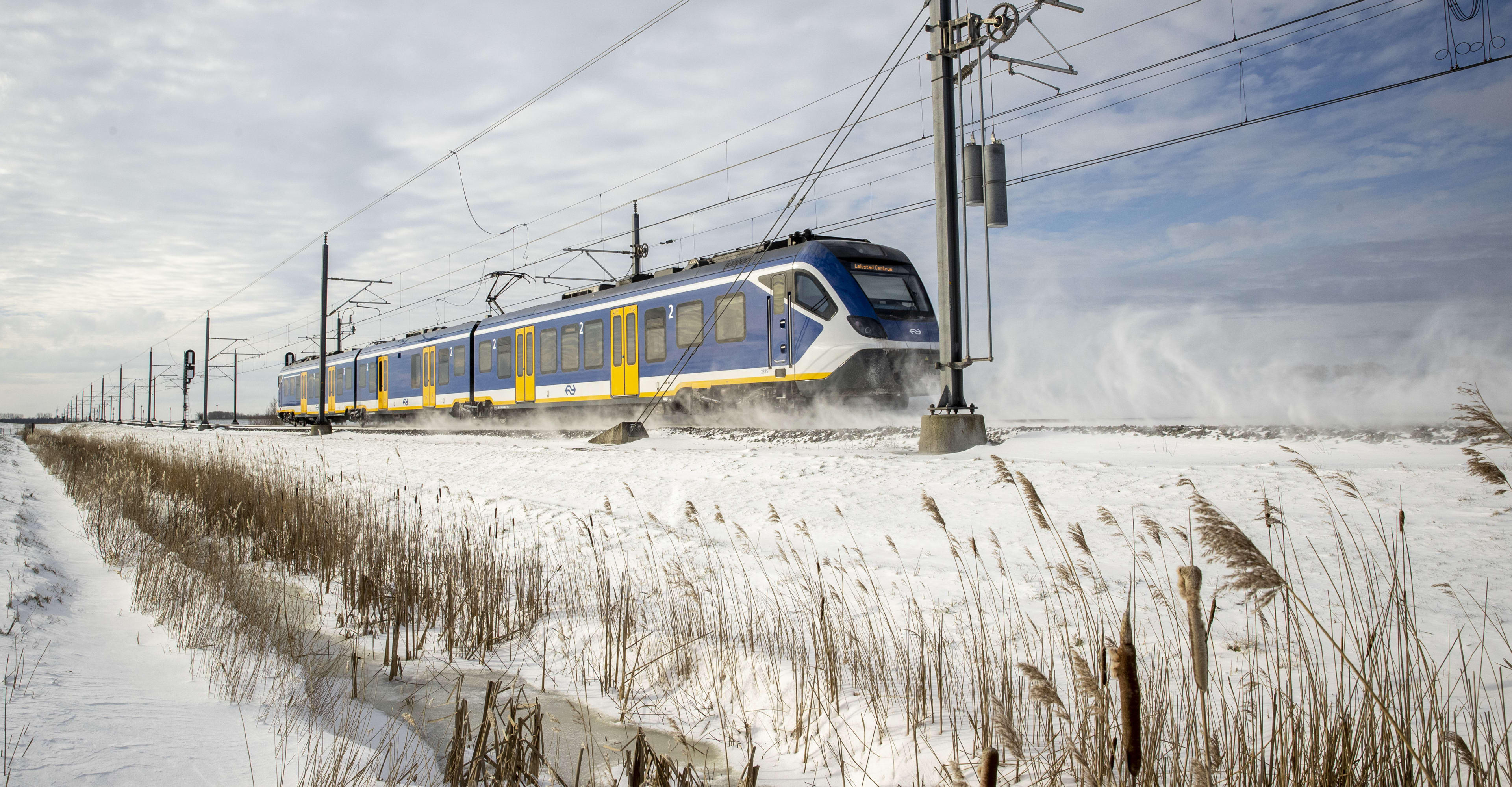NS start treinverkeer verder op: morgen meer Intercity's en overal Sprinters