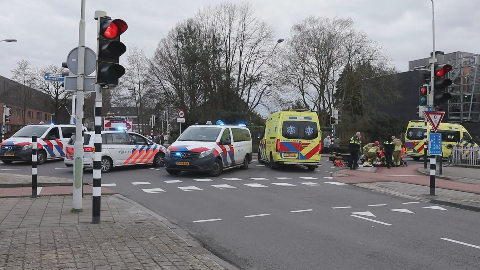 Fietser zwaargewond na botsing op kruispunt in Roosendaal