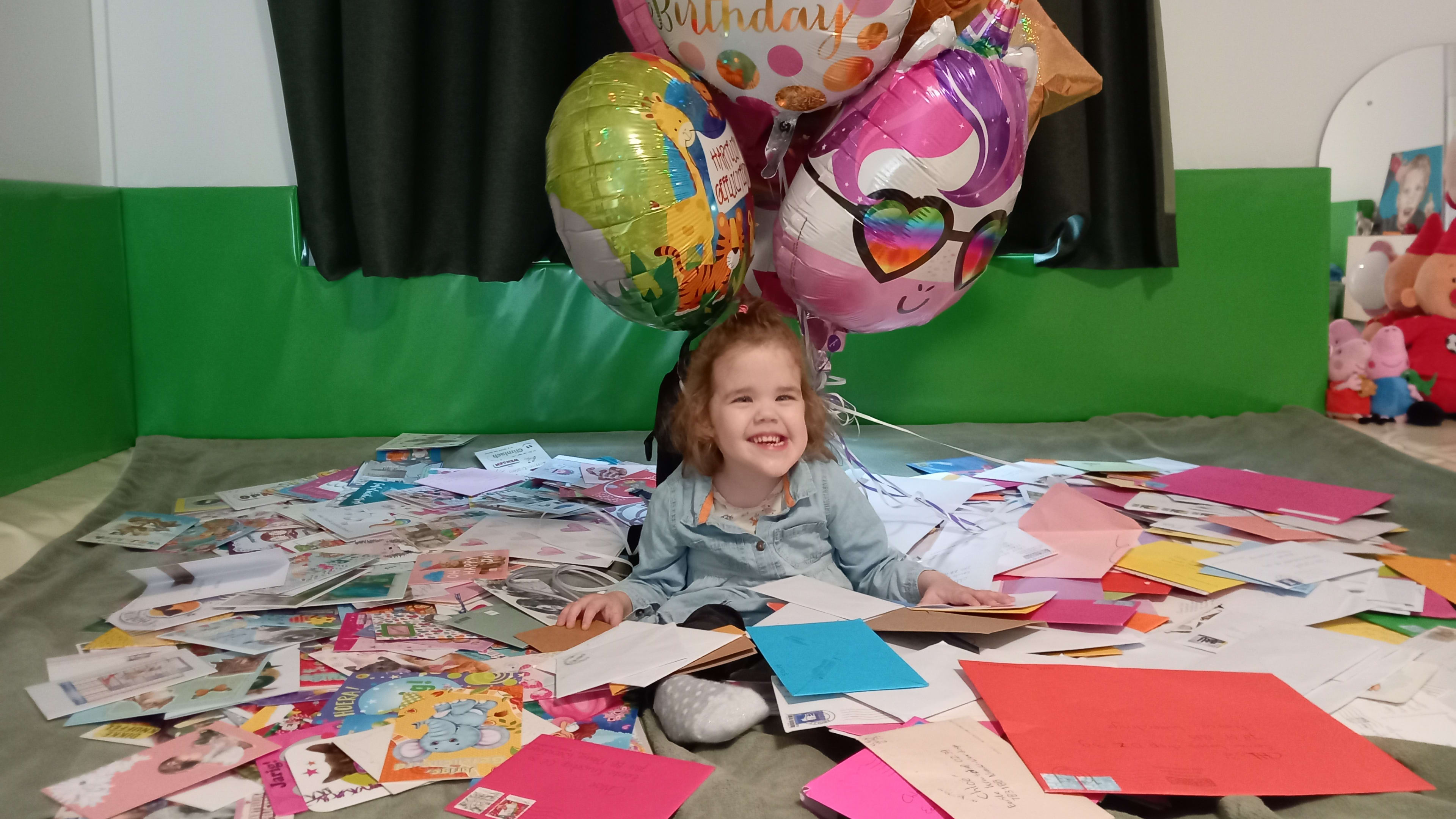 Al 1200 kaartjes voor verjaardag zieke Chloë (3), zelfs post uit buitenland