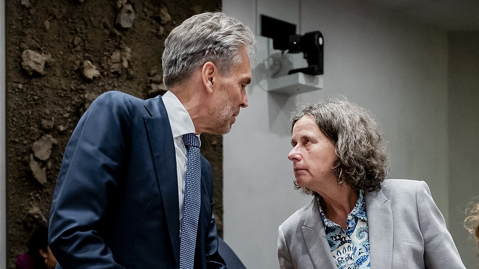 Schoof en Uitermark willen tekenen voor lintjes asielvrijwilligers