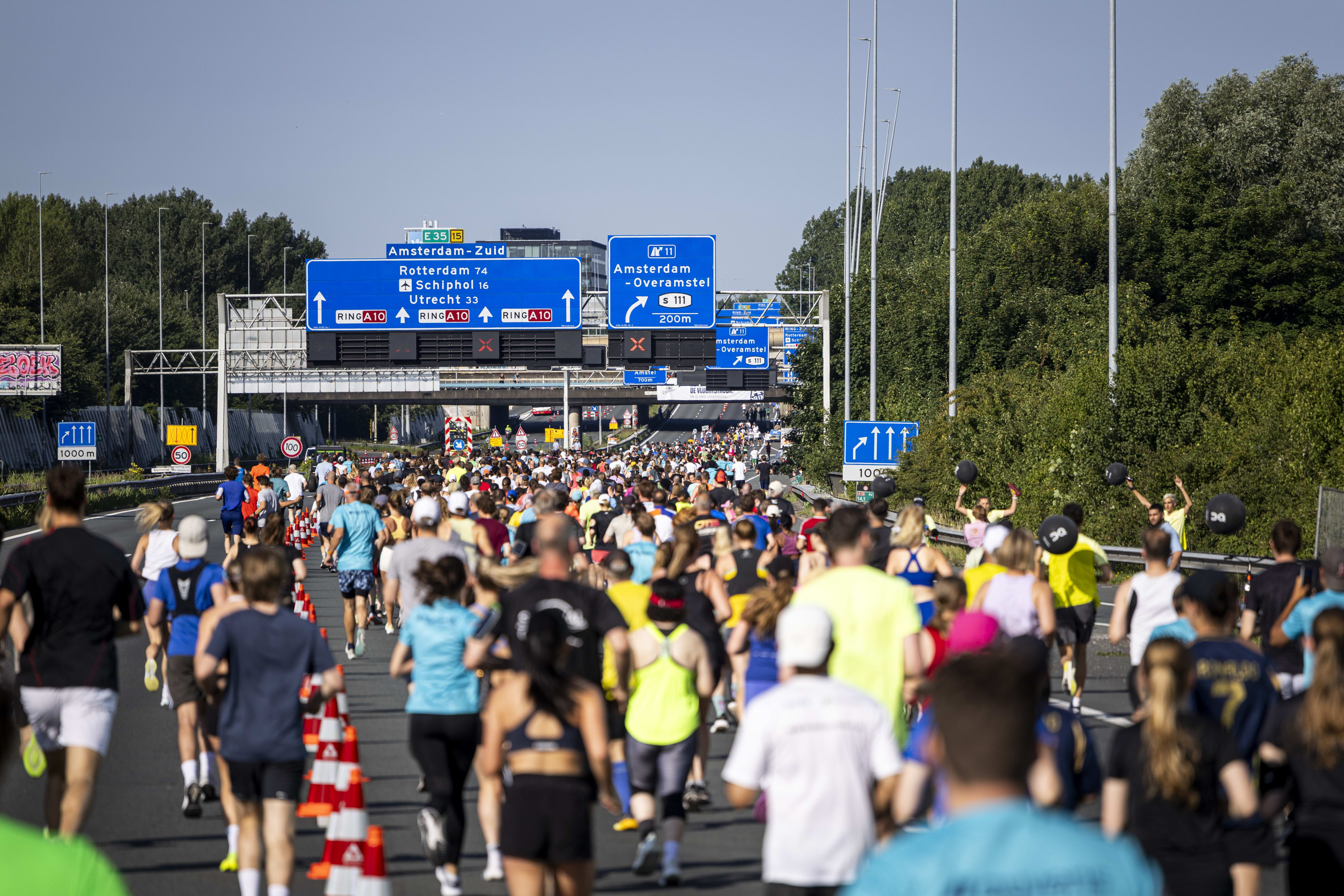 Grote drukte en weinig schaduw op Festival op de Ring in Amsterdam