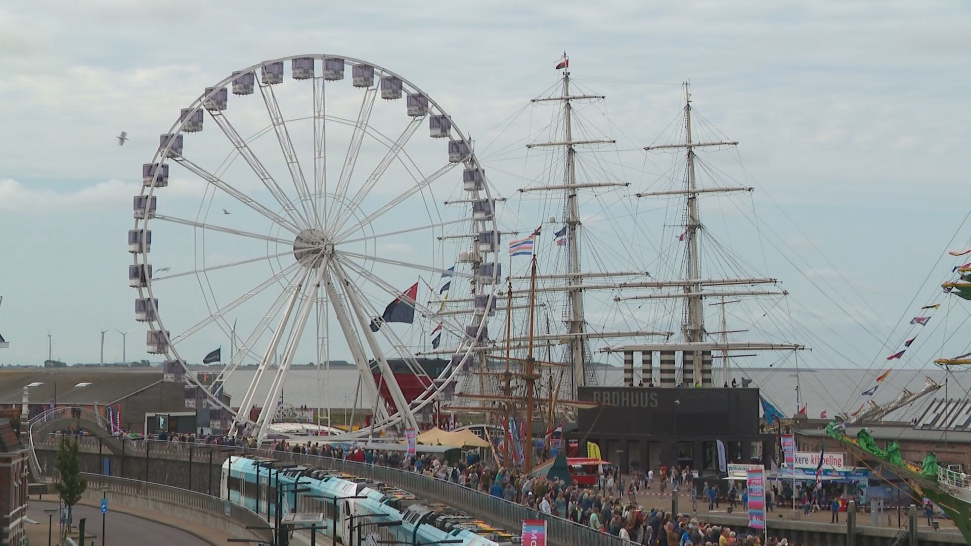 Tall ships zorgen voor groot spectakel in Harlingen: 'Mooi bootjes kijken'