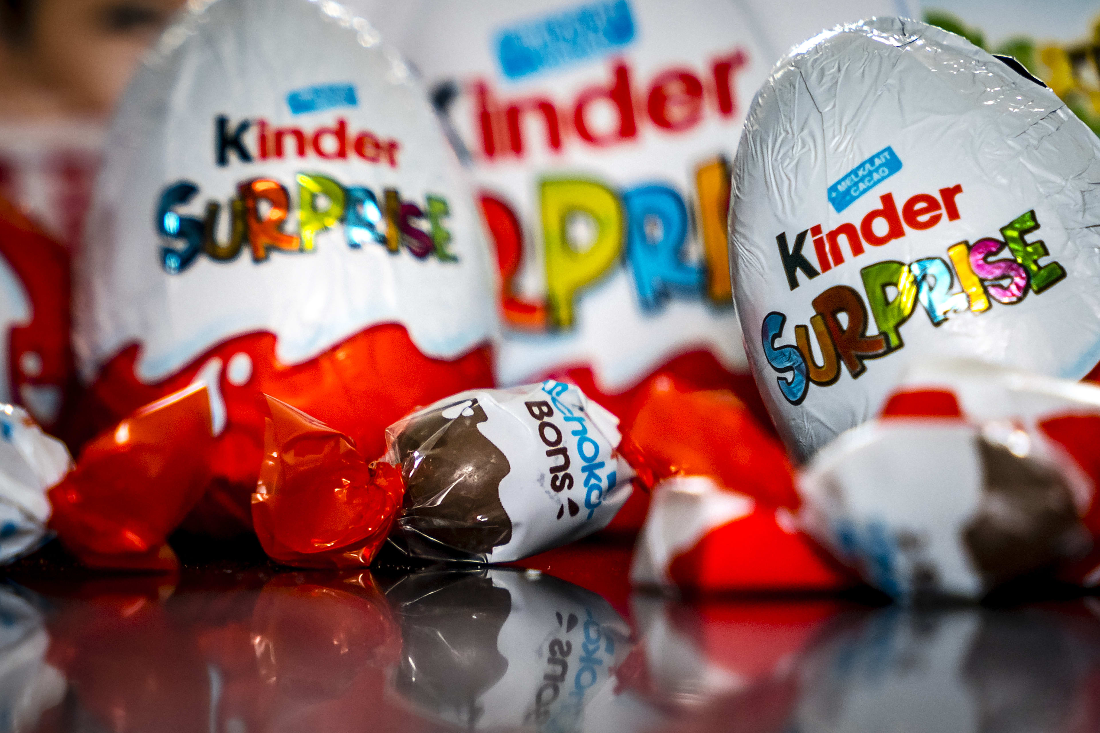 Grote supermarktketen roept opnieuw Kinder-chocolade terug om salmonella