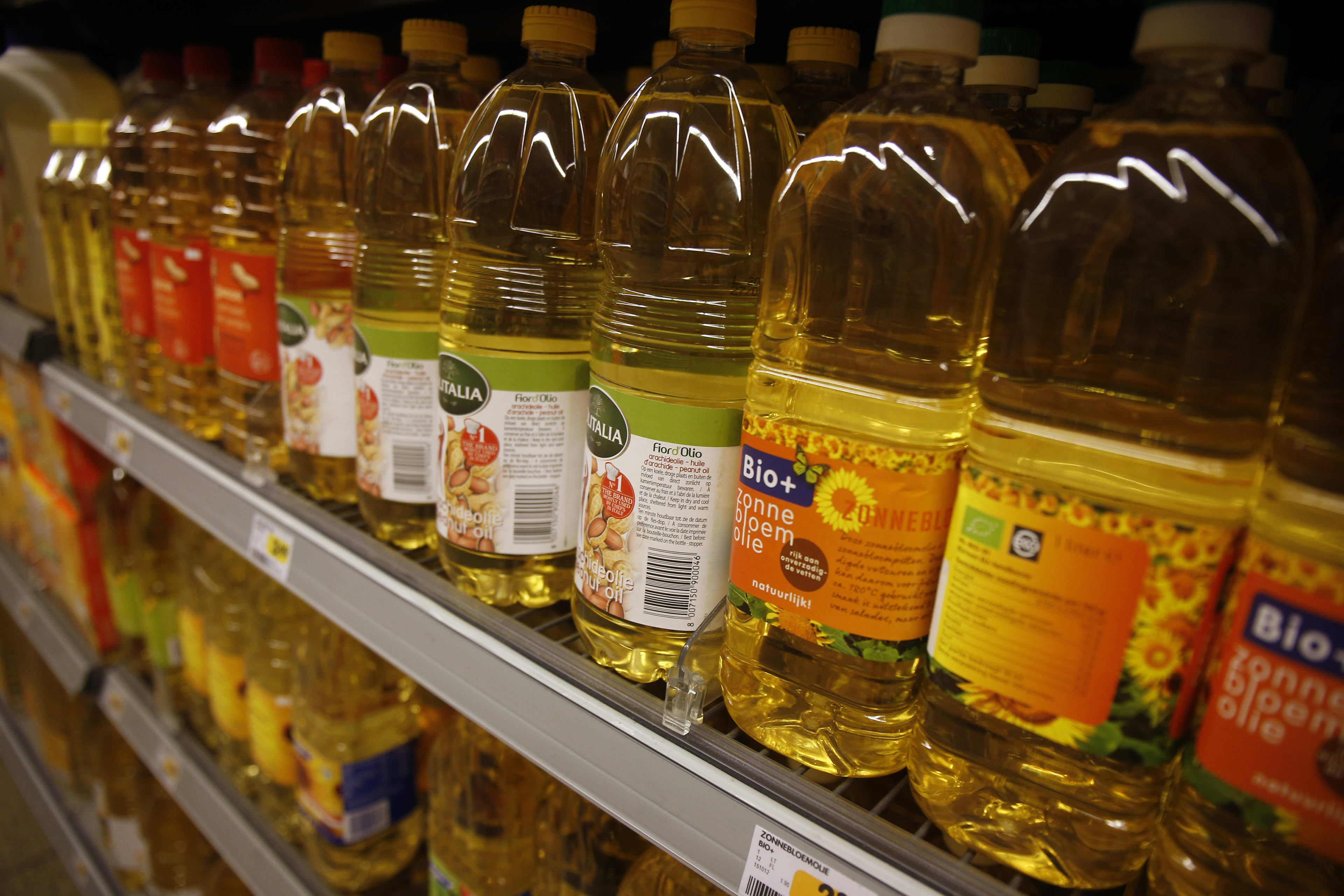Lege schappen leiden tot woekerprijzen voor zonnebloemolie op Marktplaats