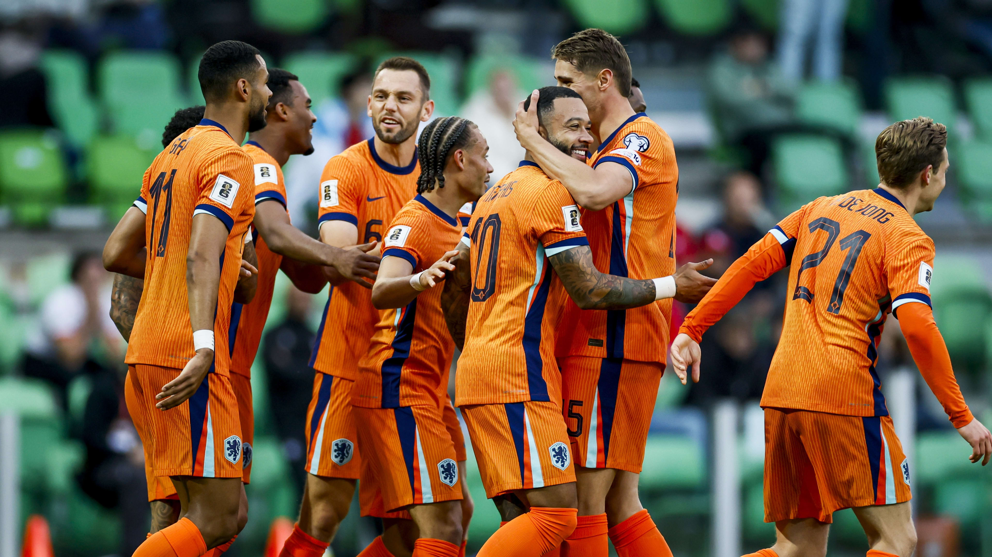 Recordgoals Depay helpen fris Oranje naar monsterzege op Malta (8-0)