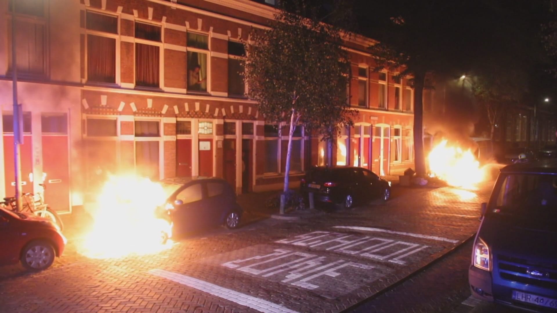 Acht auto's in brand in Den Haag, waarvan vier in één straat