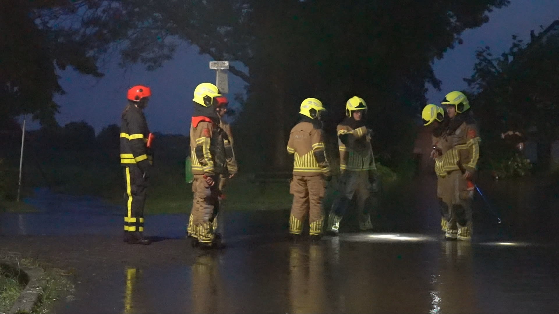 Straten in Brabant onder water door hevige regenval