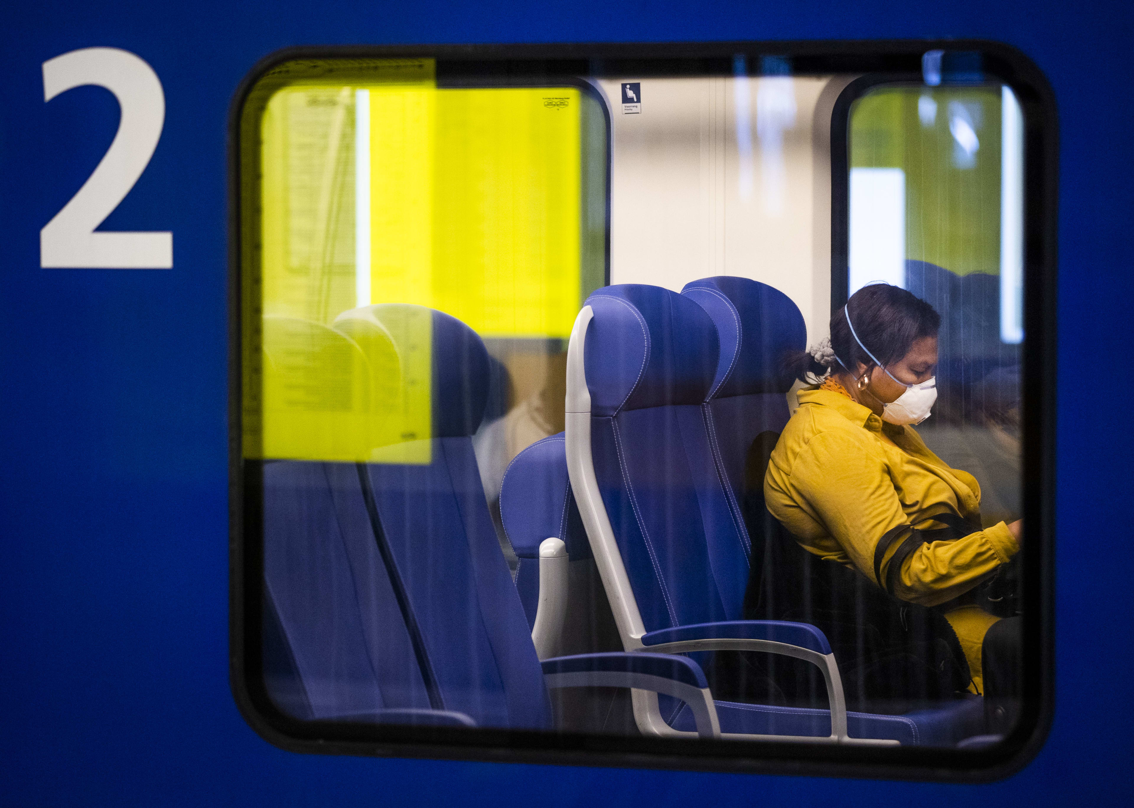 Reizigers weigeren te volle trein bij Weesp te verlaten