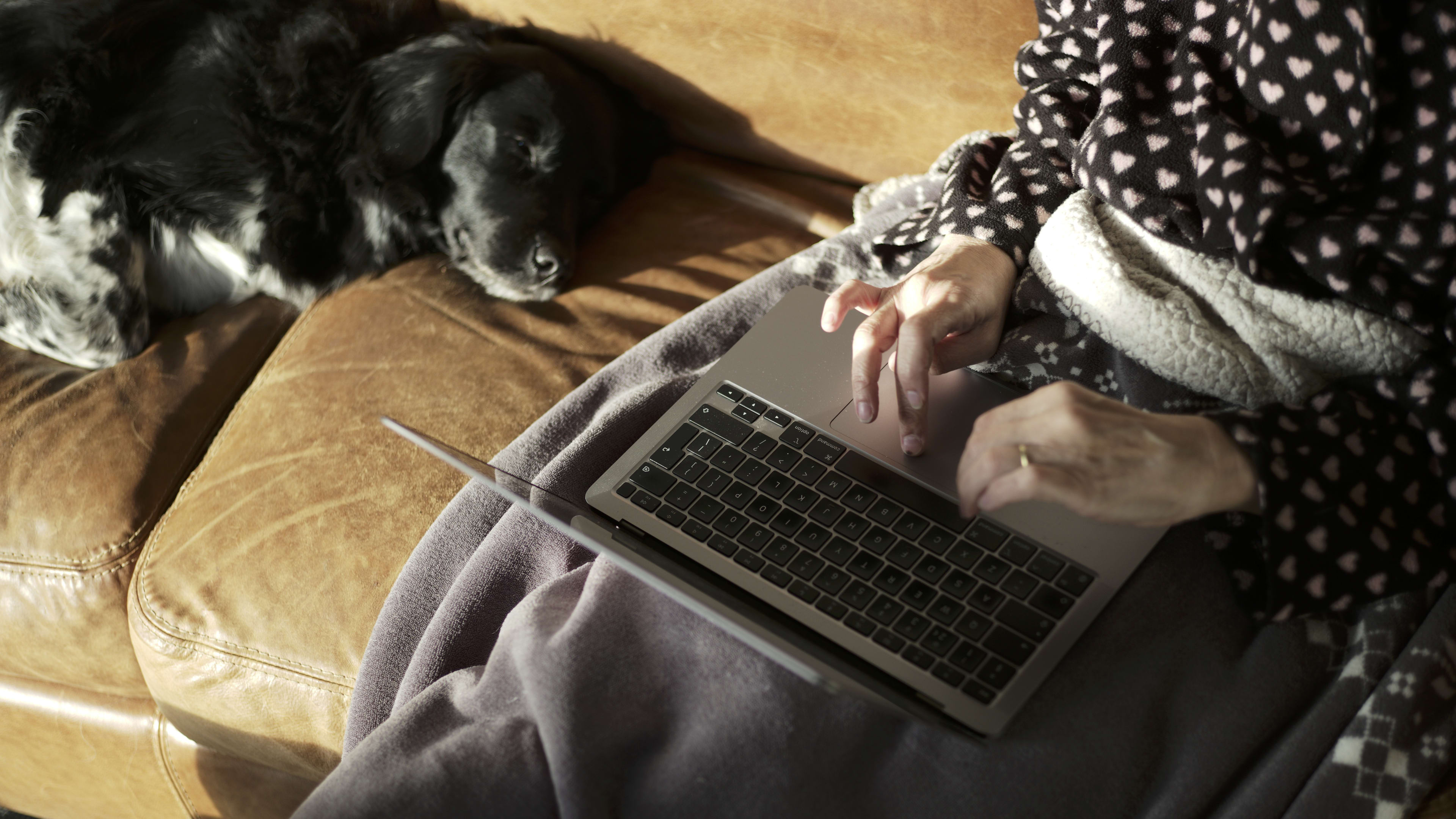 Nederlanders betalen fors voor internet: zo bespaar je op je abonnement