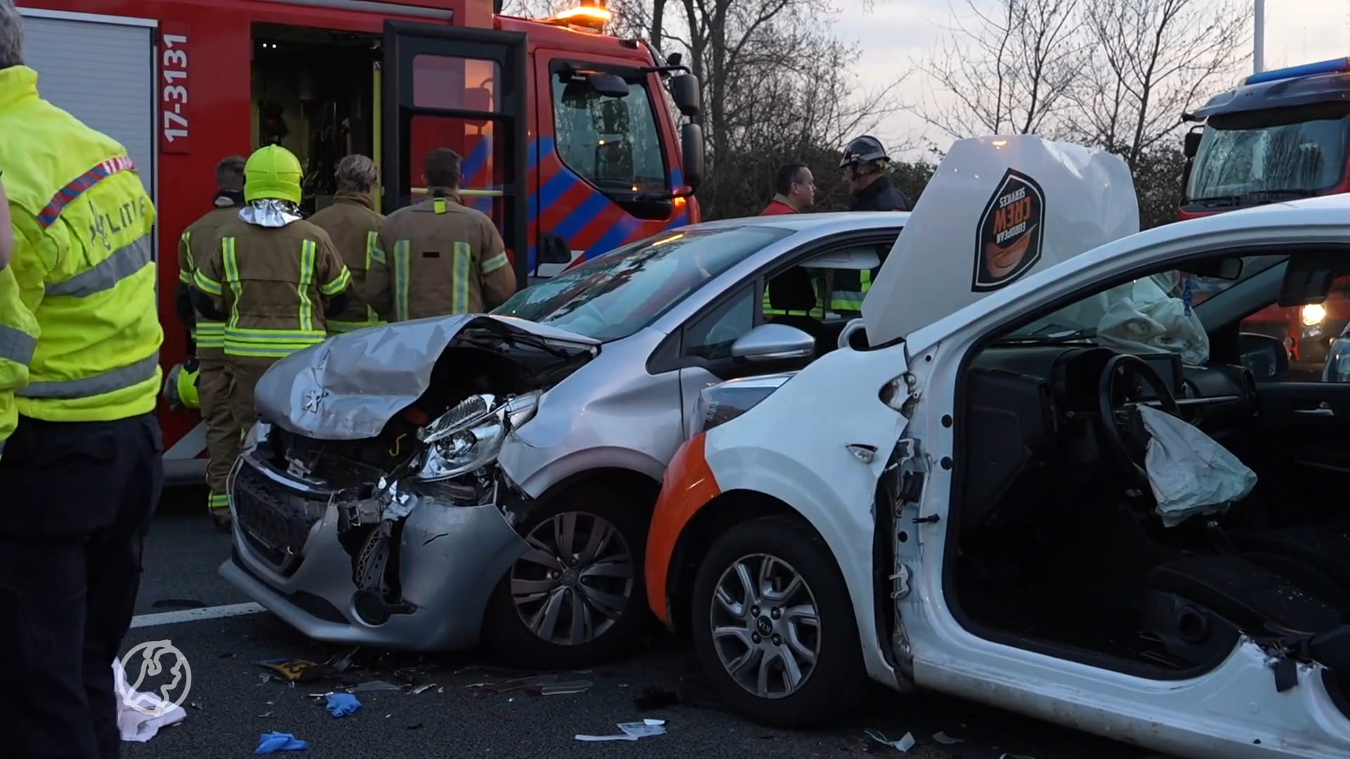 Drie gewonden naar ziekenhuis door kettingbotsing met acht auto's op A15