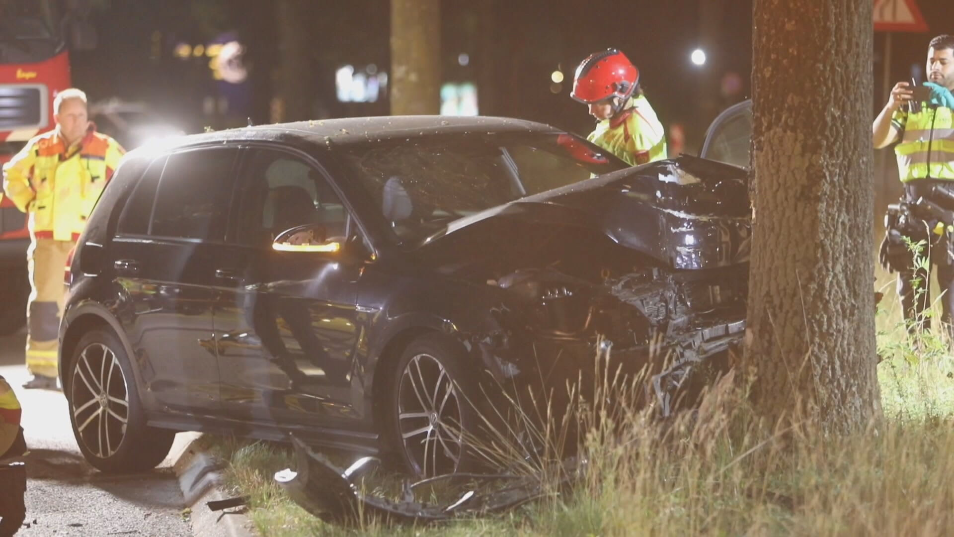 Twee mannen in Apeldoorn zwaargewond na horrorcrash