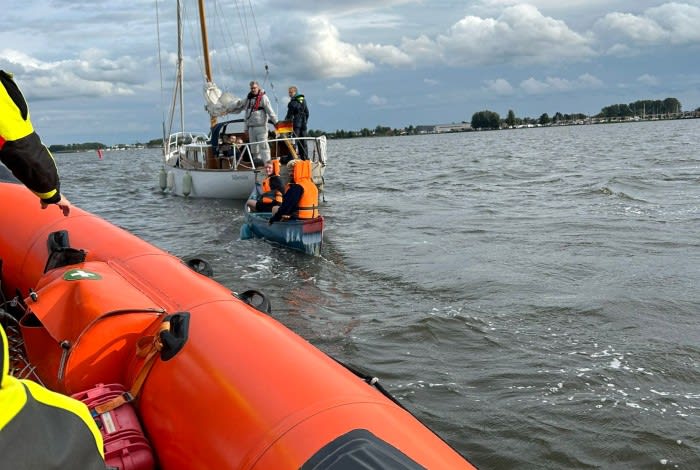 Avonturiers uit omgeslagen kano gered dankzij oplettende schipper
