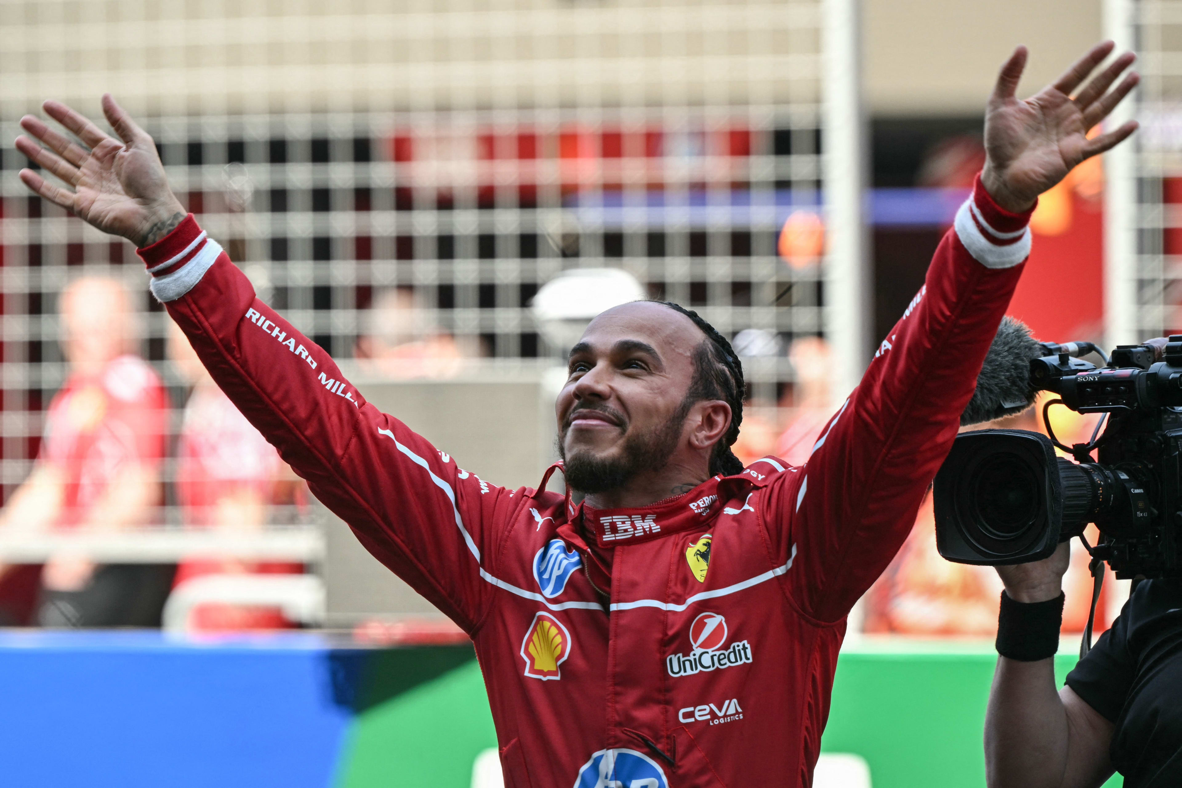 Hamilton heerst in China: Verstappen zakt weg op versleten banden