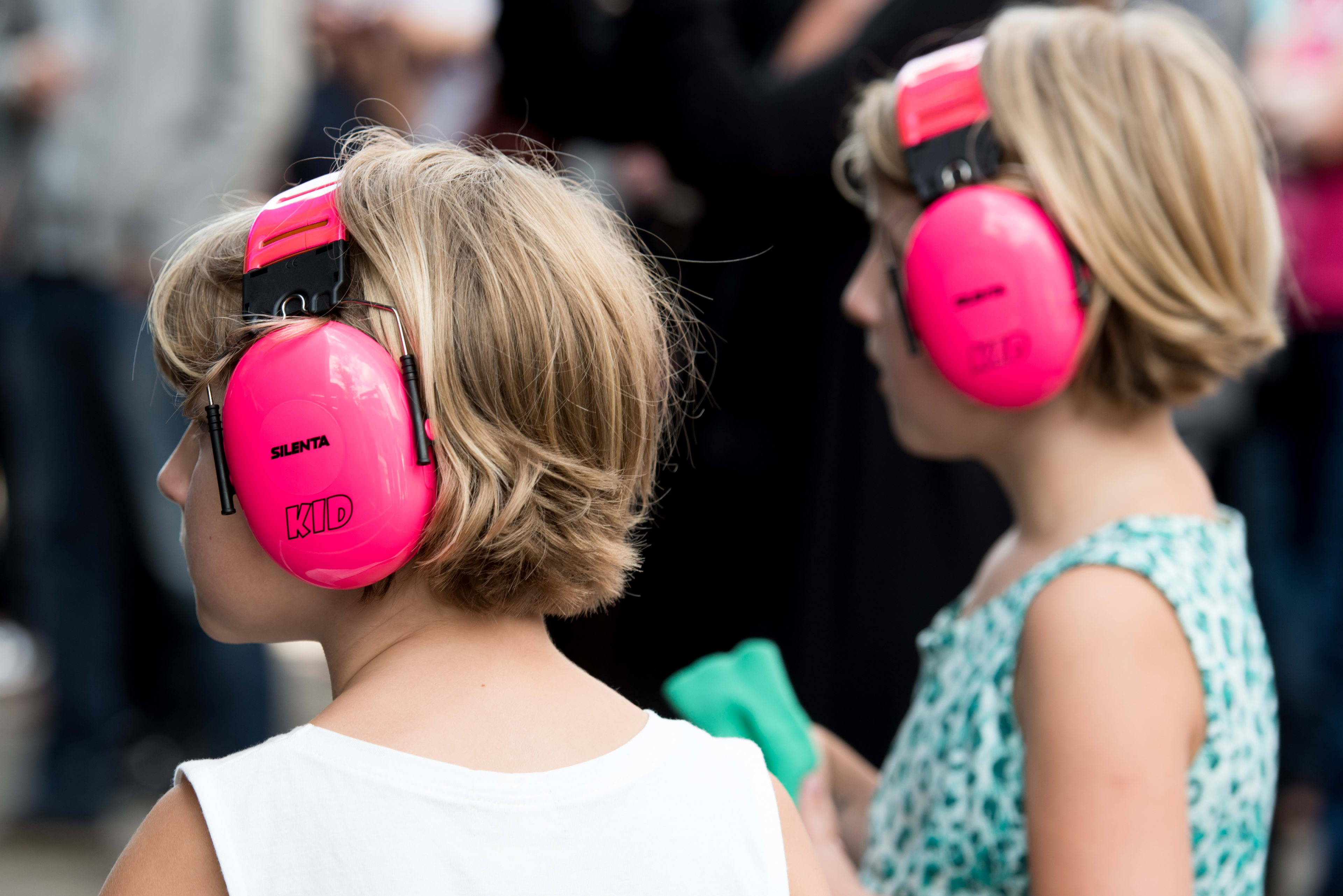 Maximum aantal decibels en zorgplicht voor organistoren: staatssecretaris wil extra maatregelen tegen gehoorschade