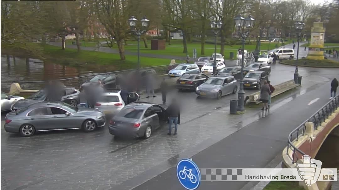 Trouwstoet veroorzaakt verkeersinfarct in hartje Breda