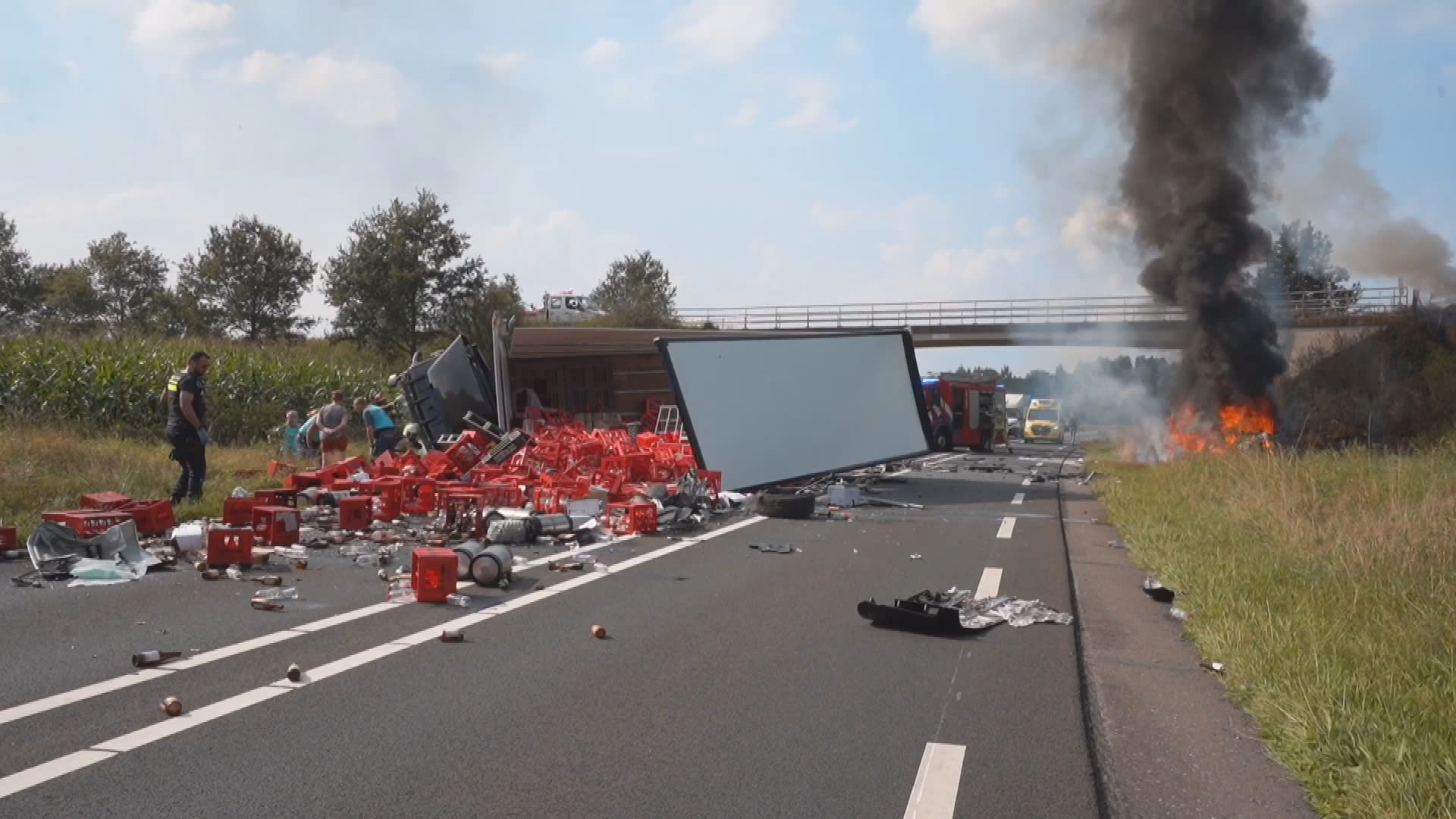 Ernstig ongeval op N348: auto in brand na botsing met vrachtwagen