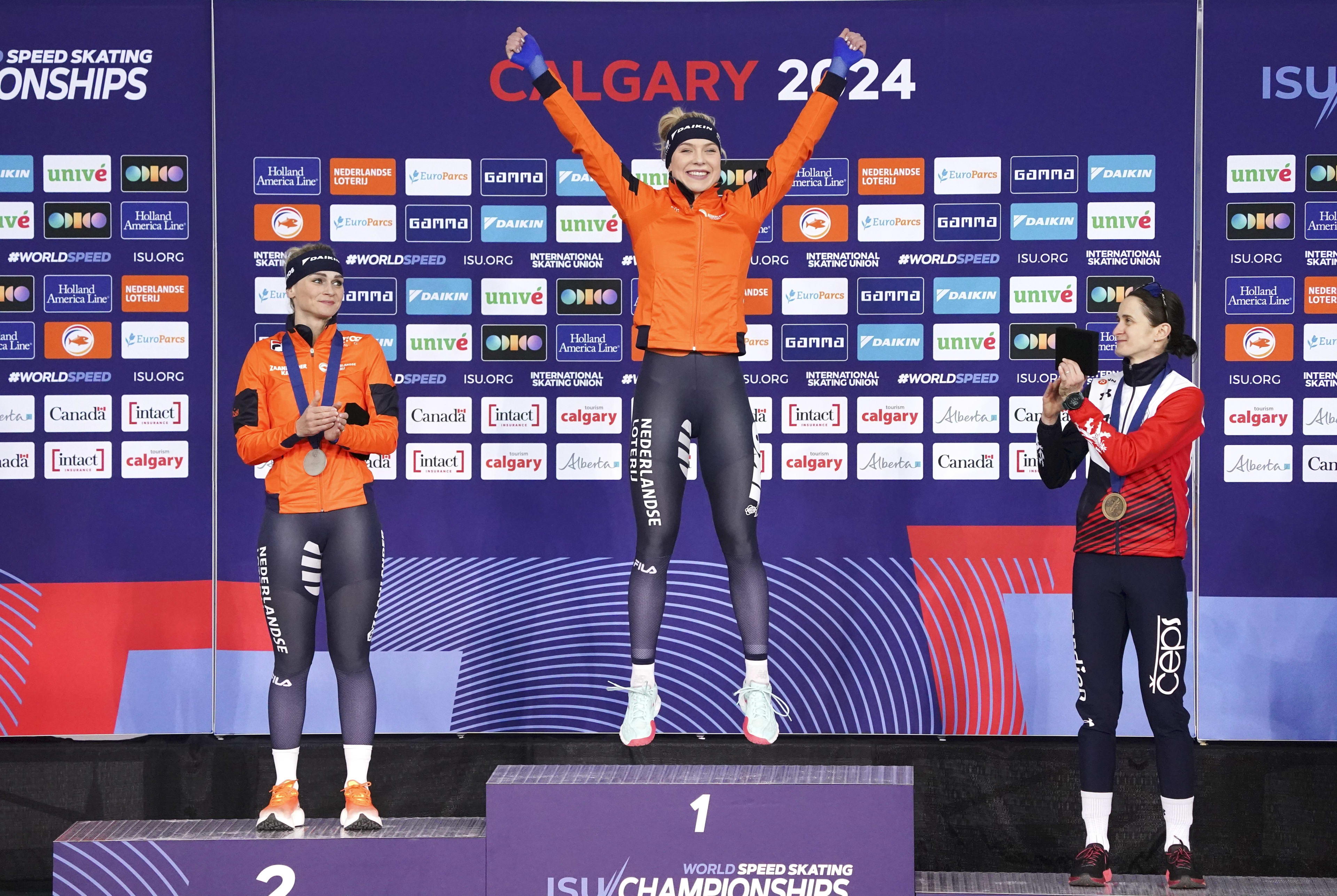 Sensationele verrassing: schaatsster Joy Beune wint wereldtitel op 5 kilometer