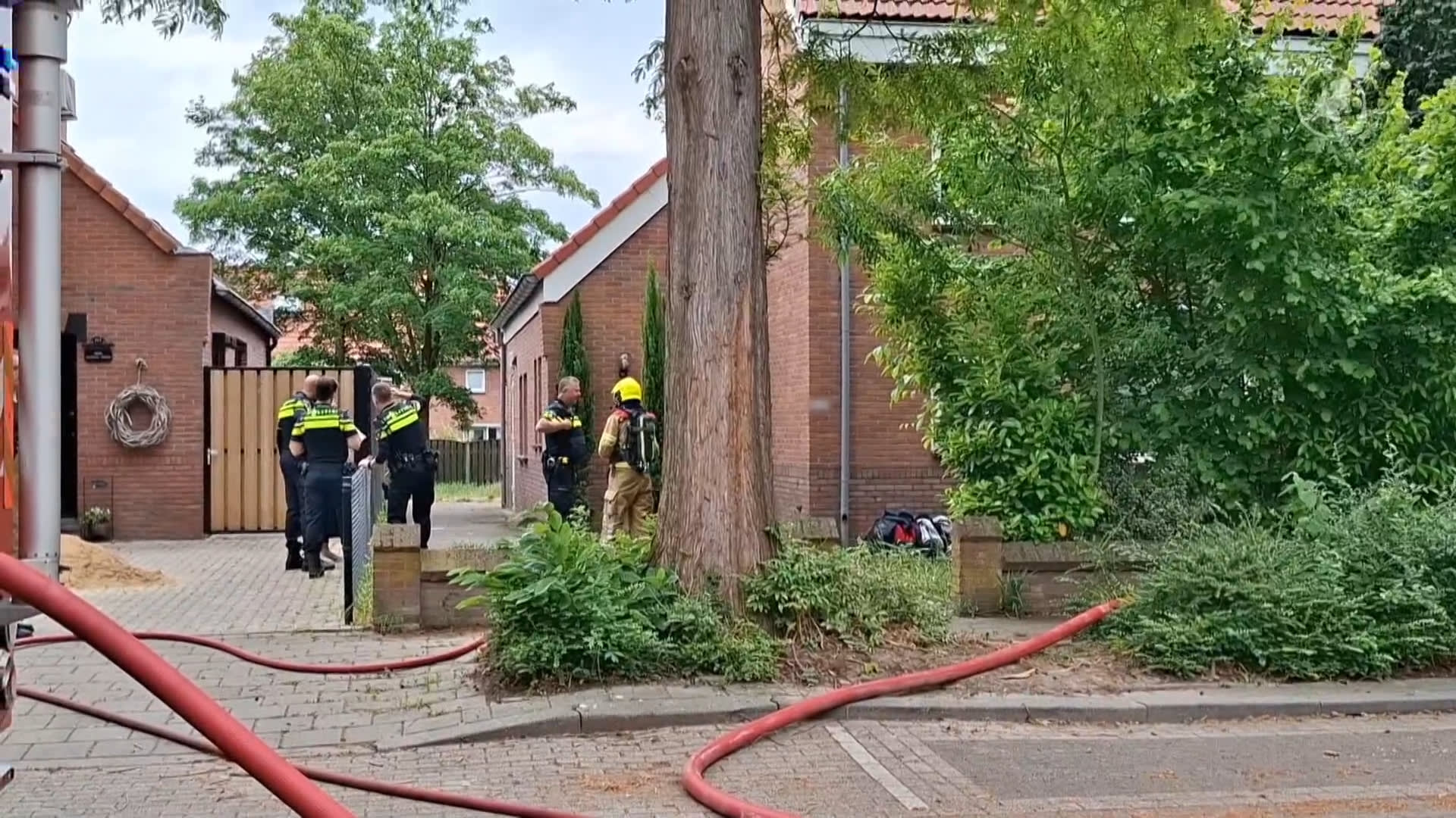 Buren redden vrouw en drie kinderen uit brandende woning in Limburgse Tegelen