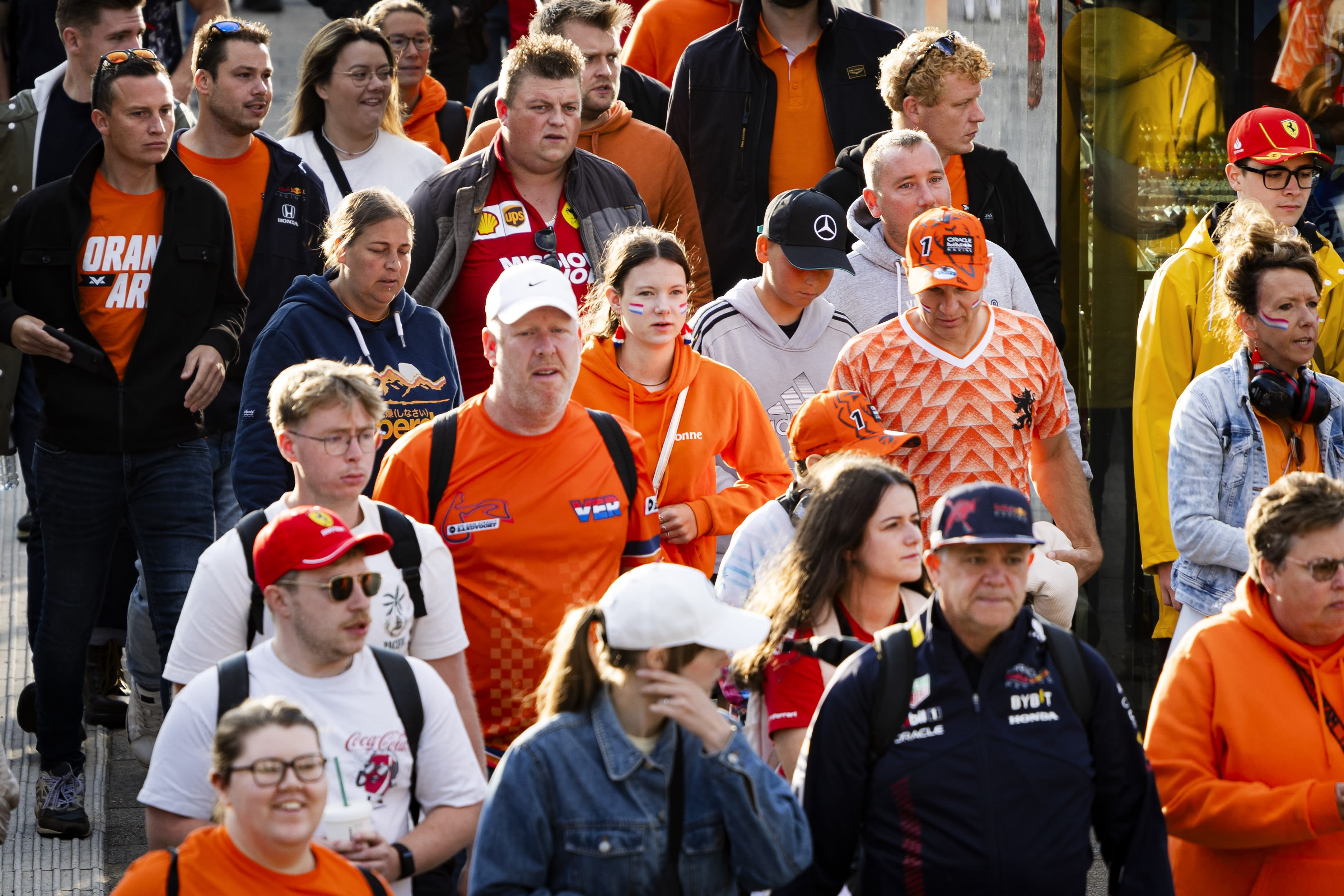 Vele tienduizenden fans naar Zandvoort voor laatste dag Formule 1