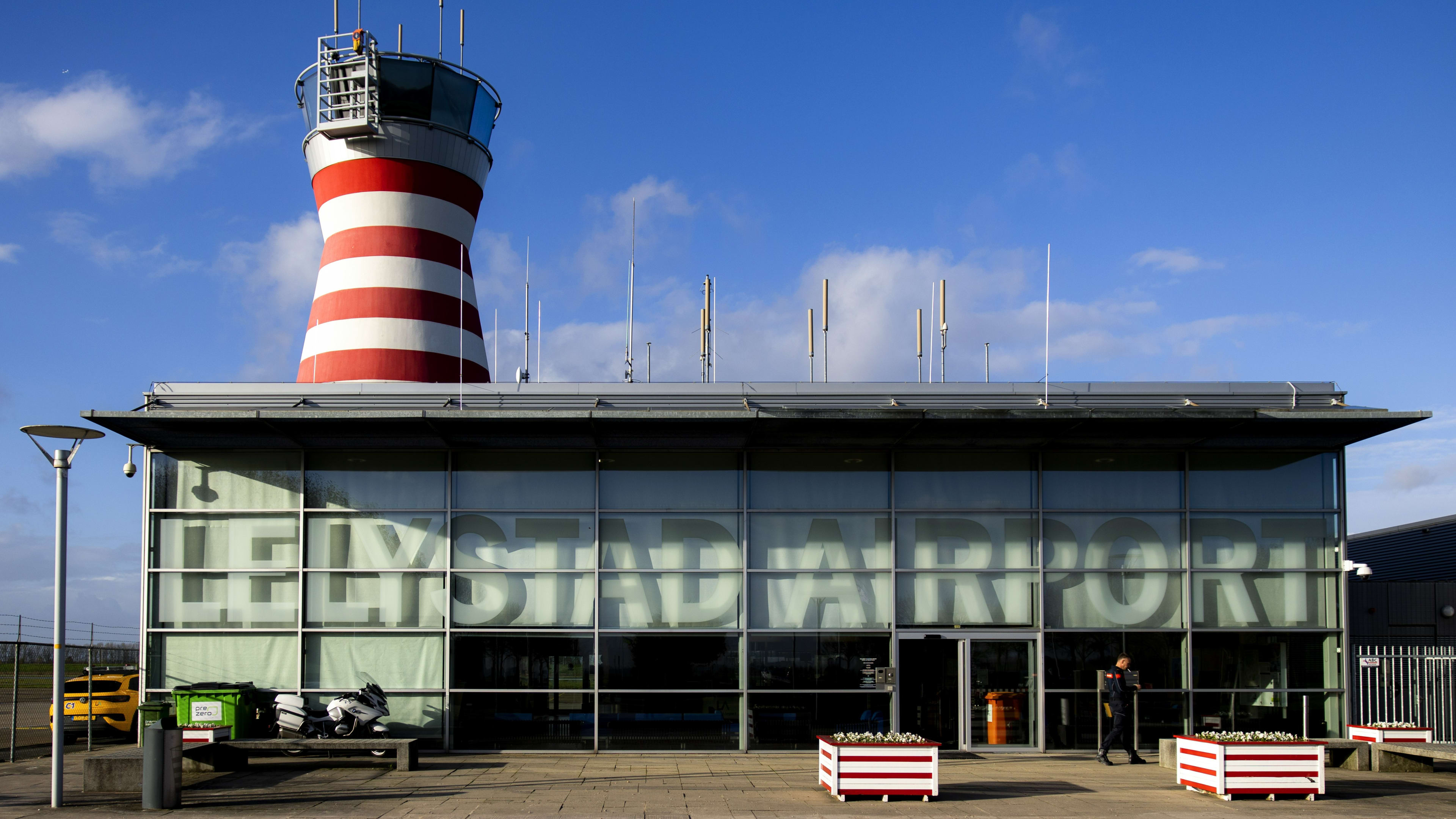 Kabinet wil F-35's en vakantievluchten vanaf Lelystad Airport