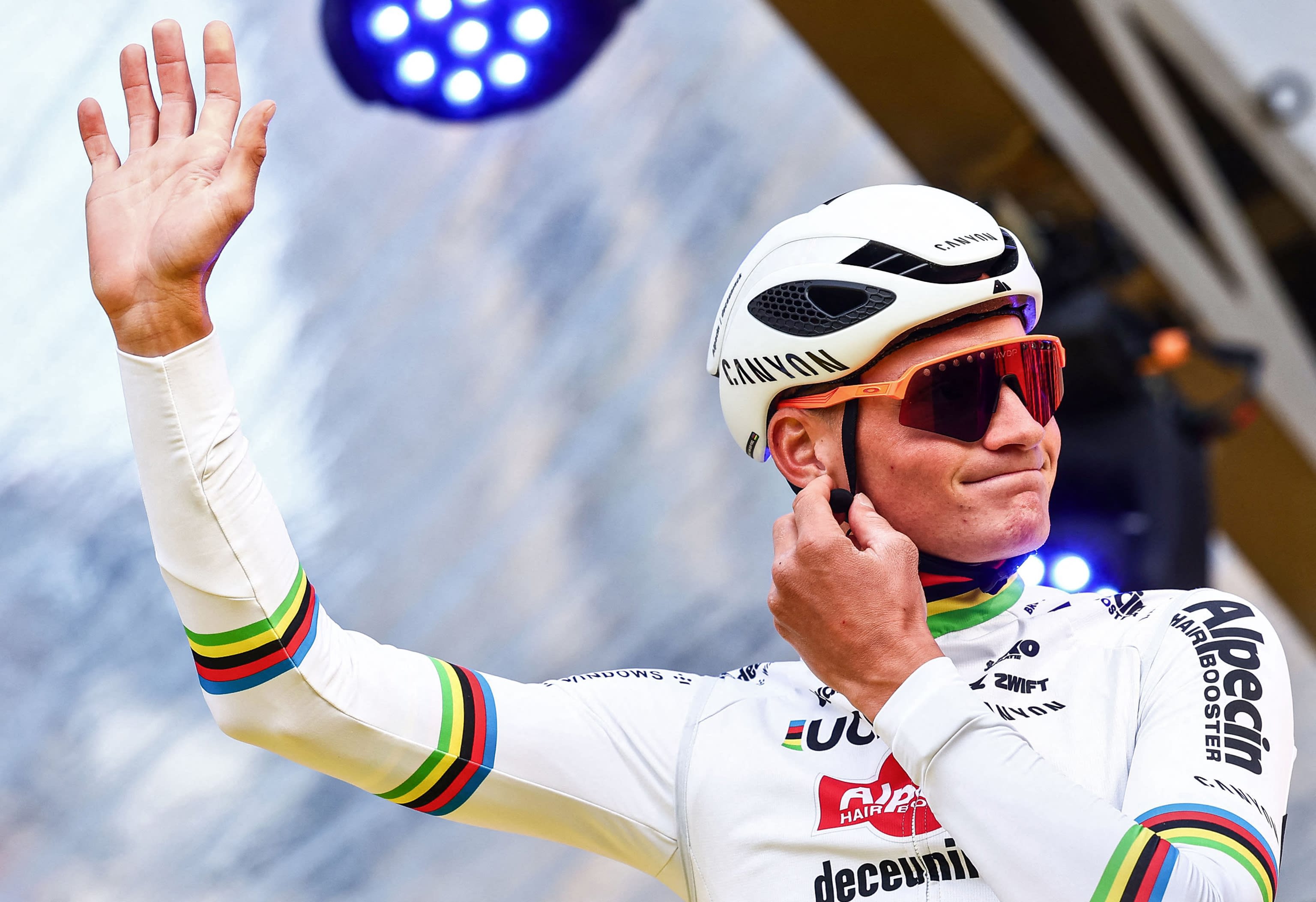 Ongekend: Mathieu van der Poel wint wéér Ronde van Vlaanderen
