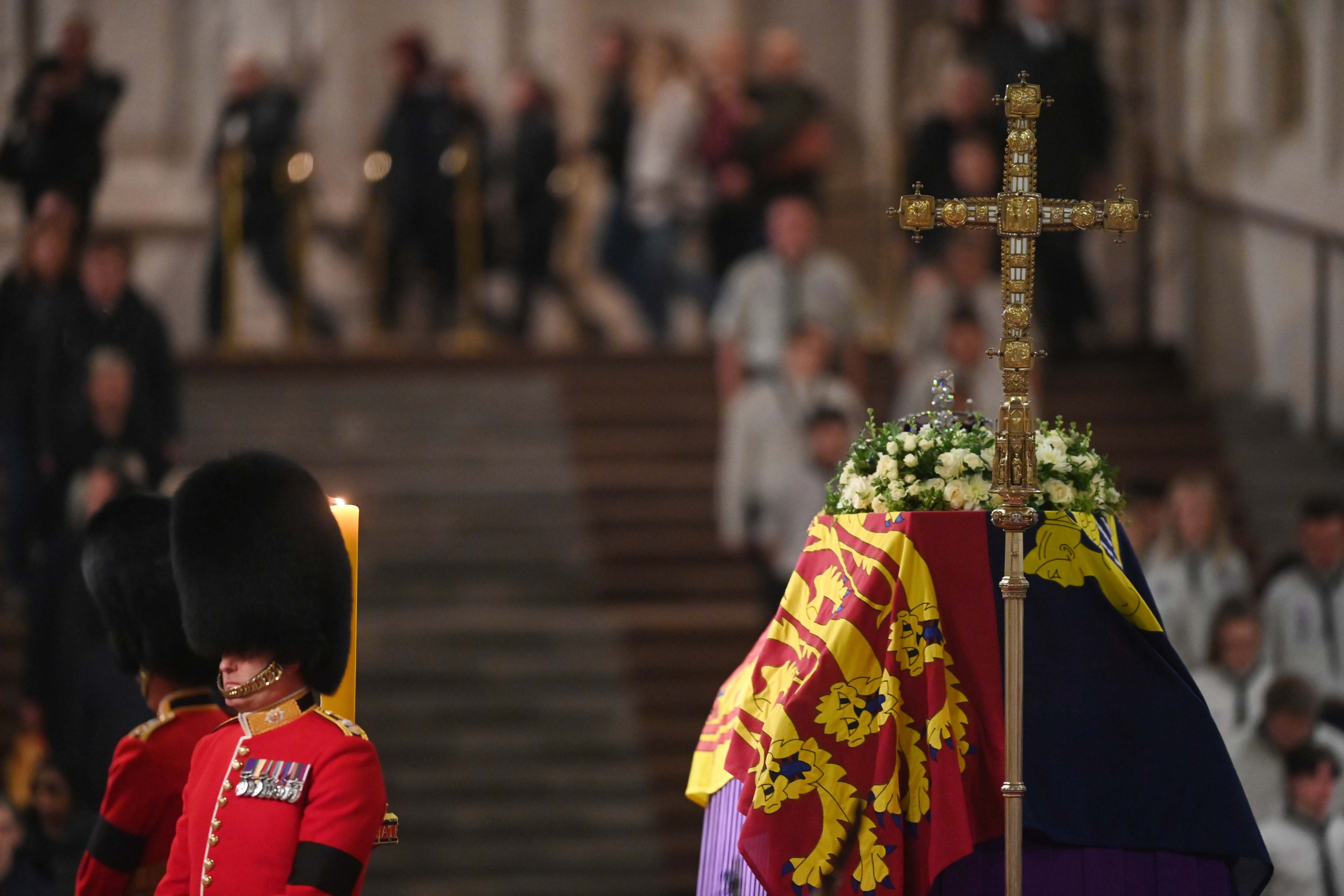 Engeland bewijst laatste eer aan Queen Elizabeth: ‘Deze begrafenis werd al jaren gepland' 