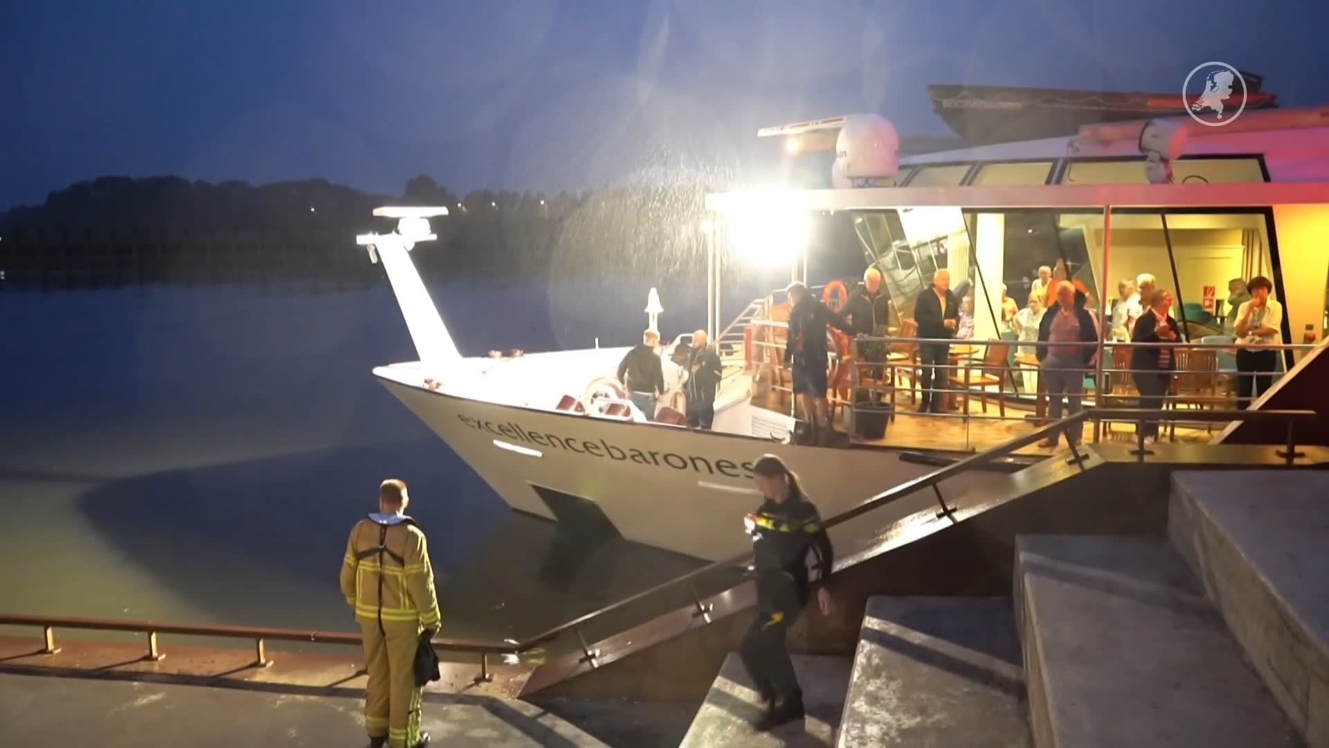 Cruiseschip botst tegen brug bij Zutphen, treinverkeer kort stilgelegd