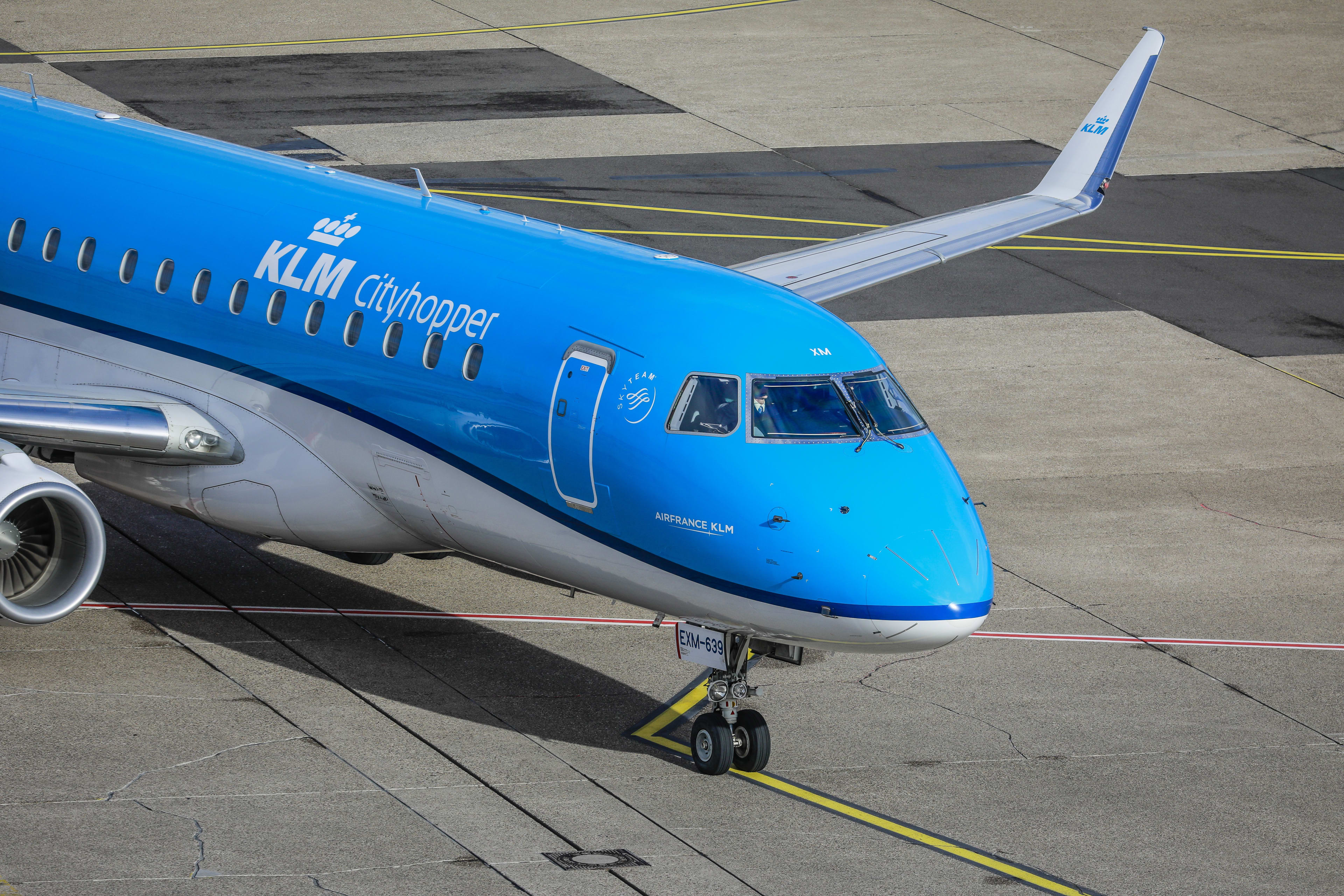 KLM annuleert zaterdag 34 vluchten na oproep Schiphol: 'Ontzettend vervelend'