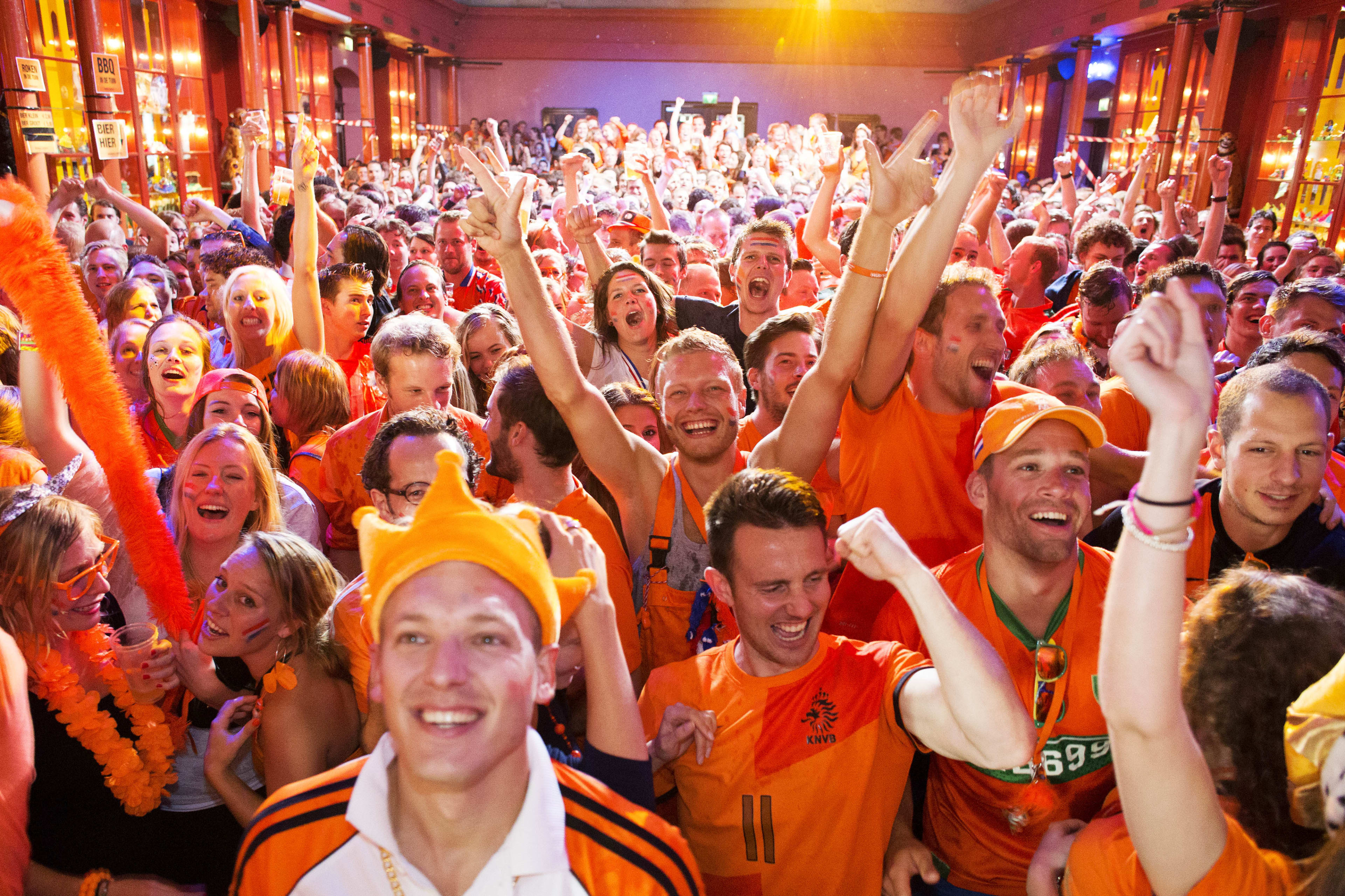 Samen in de kroeg naar het EK voetbal kijken mag straks ook weer
