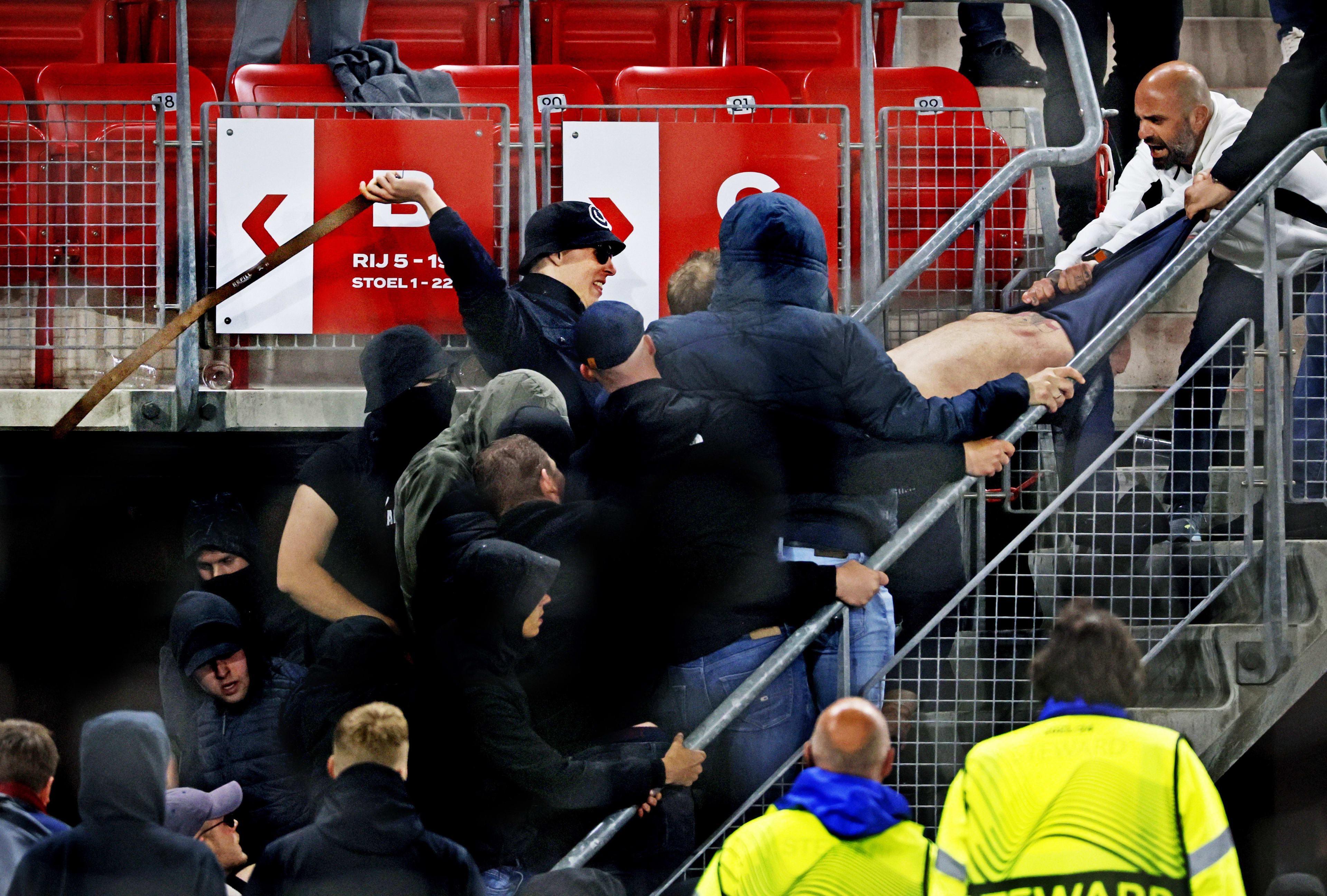 Hooligans komen straks stadion niet meer in door vingerafdruk: 'Tijd voor actie'