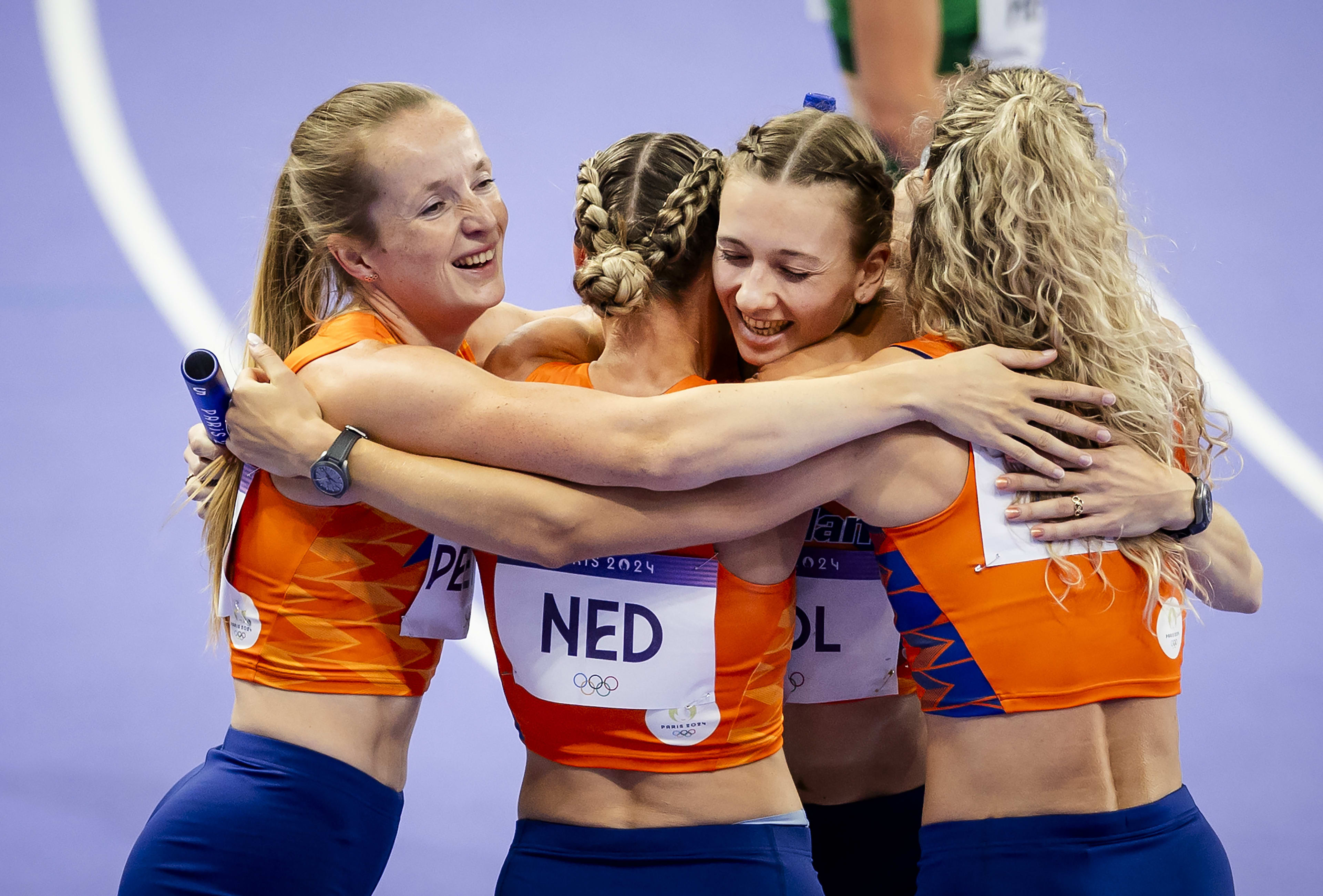 Zilveren medaille voor estafettevrouwen 4x400 meter, vijfde atletiekmedaille op Olympische Spelen