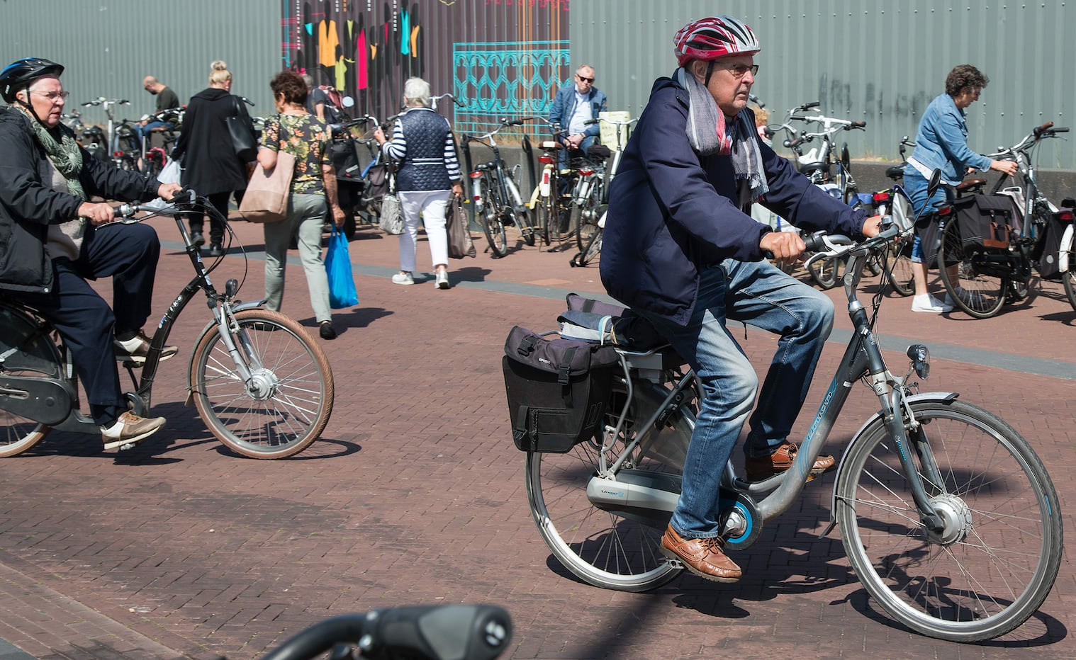 Kritiek op plan helmplicht elektrische fietsers: 'Het is je eigen verantwoordelijkheid'