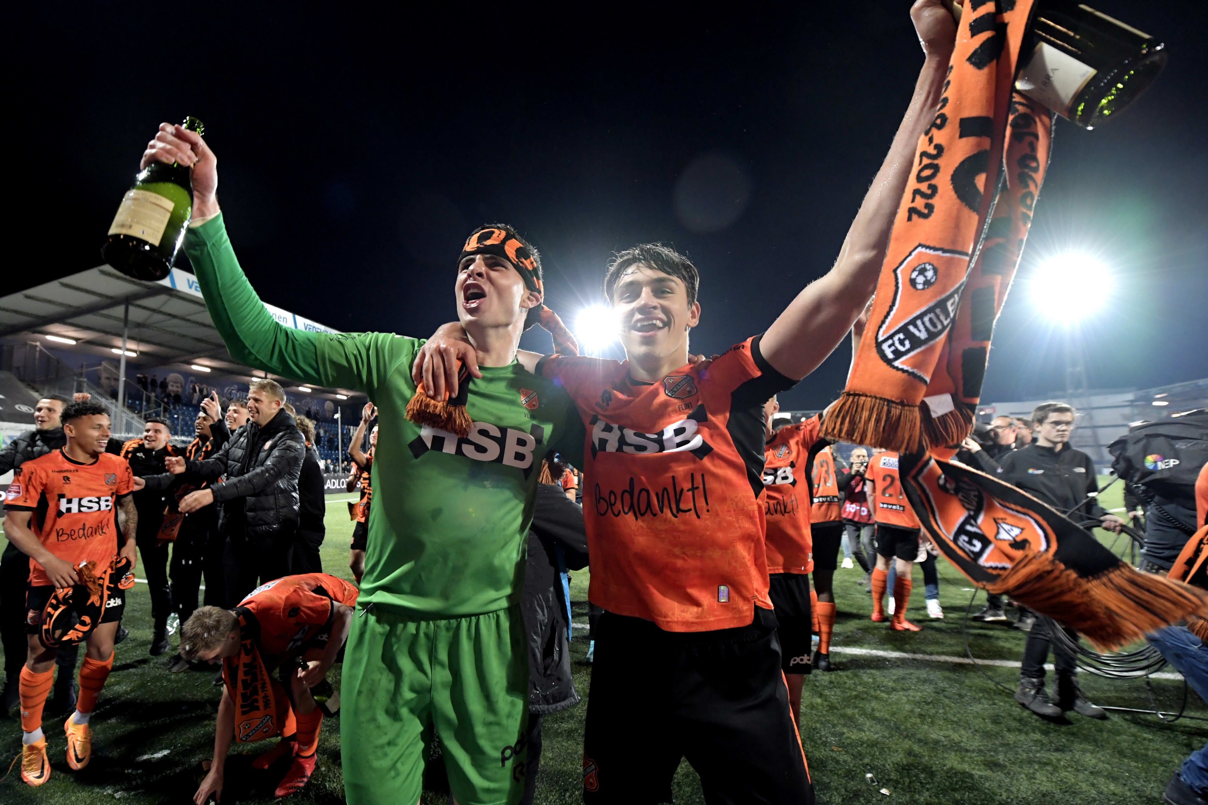 FC Volendam na dertien jaar terug in Eredivisie na knotsgekke match tegen FC Den Bosch