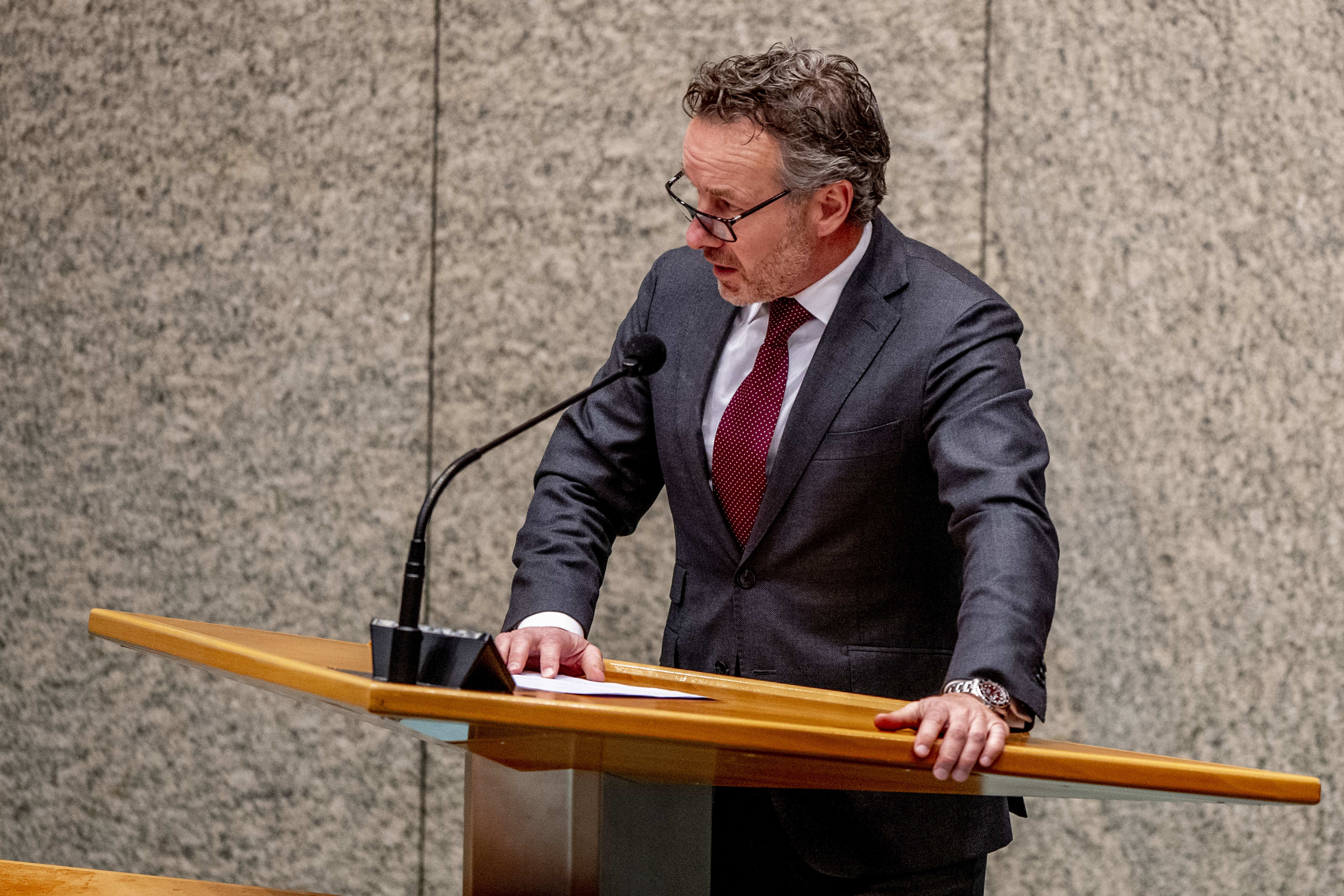 FvD'er Van Haga noemt 'bevrijdingsposter' onverstandig en onnodig