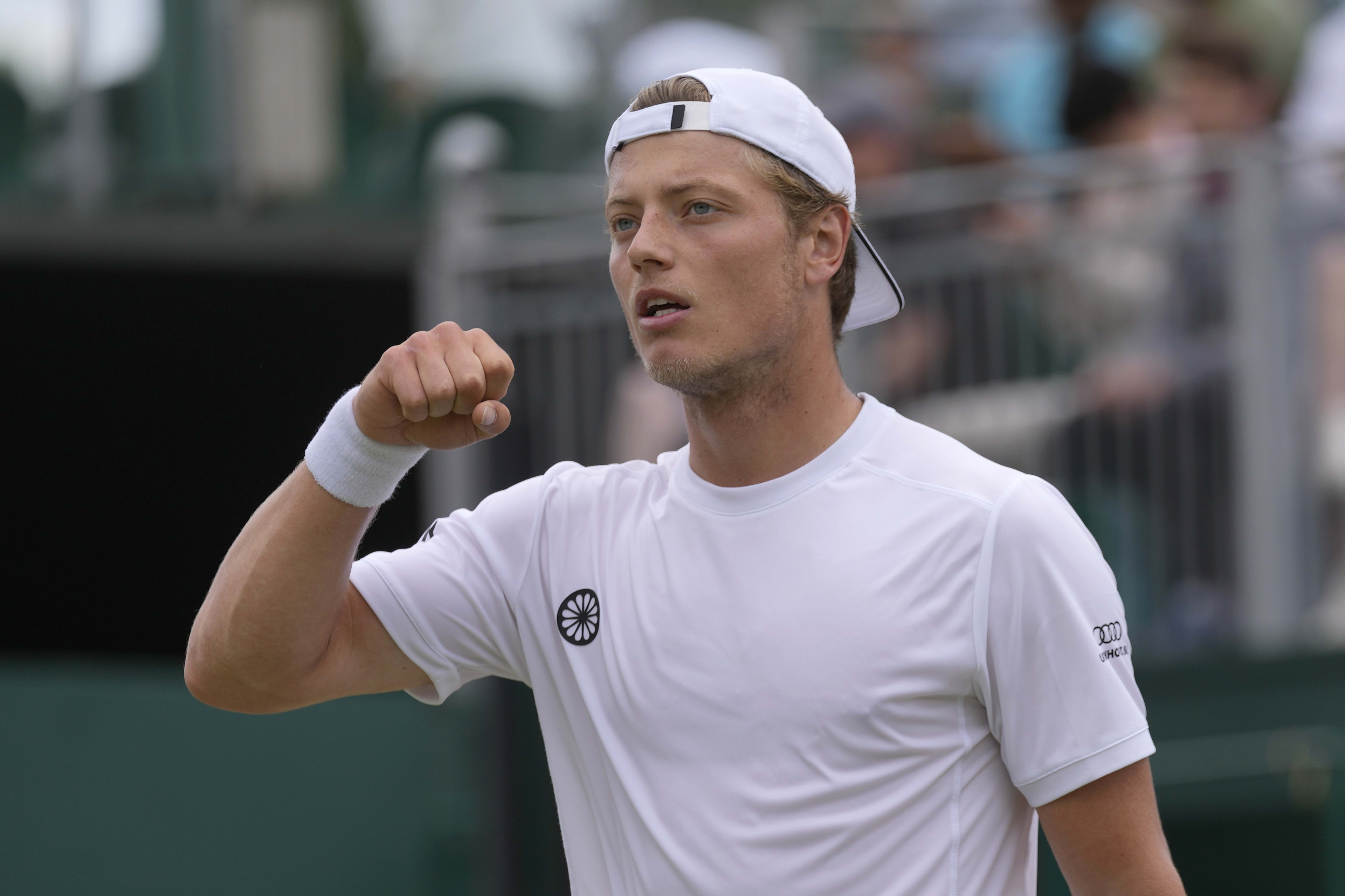 Tim van Rijthoven stunt opnieuw en bereikt vierde ronde op Wimbledon